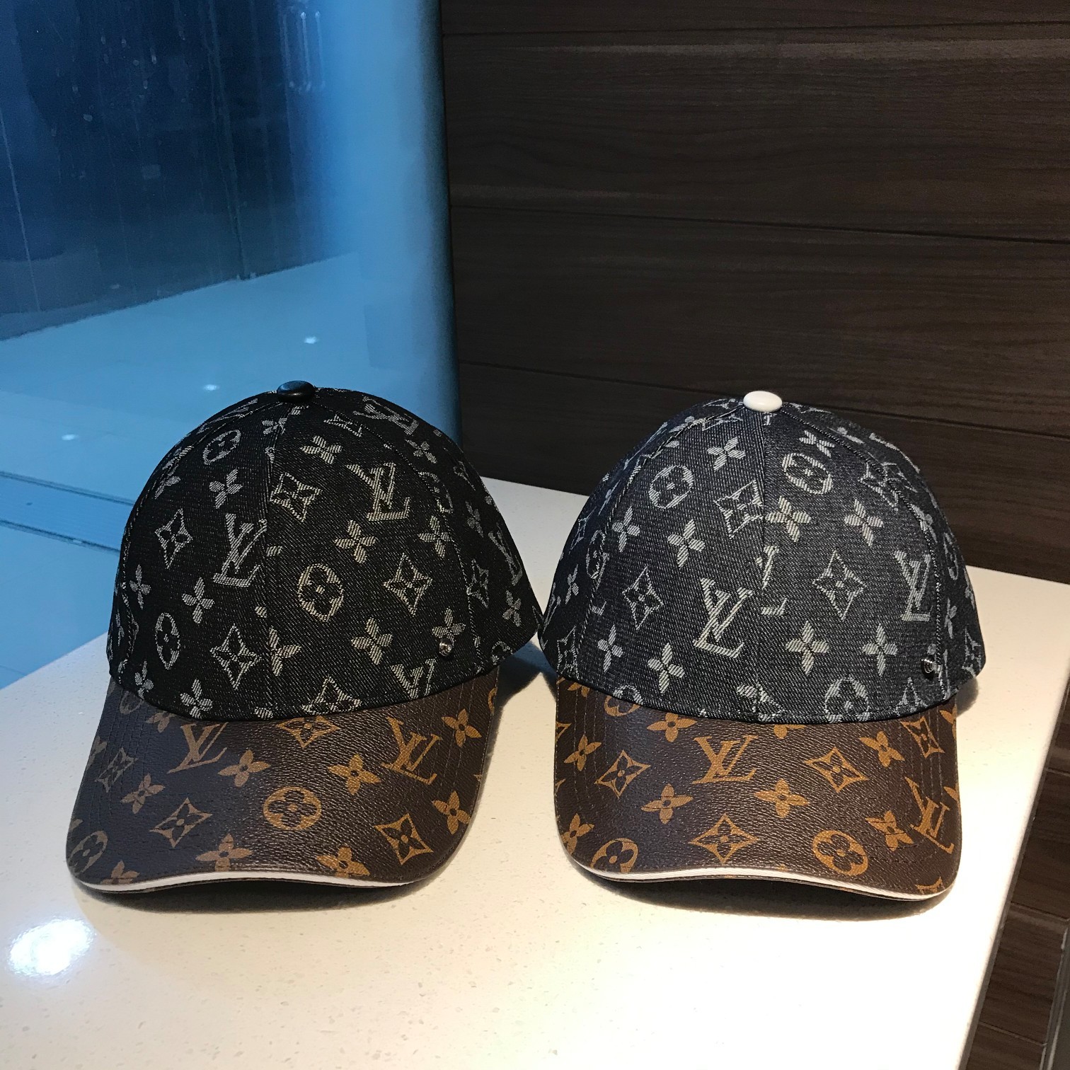 最高品質激安販売ルイヴィトン Louis Vuitton 帽子 実物の写真スーパーコピーキャップN品代引き対応国内発送後払い安全必ず届く人気