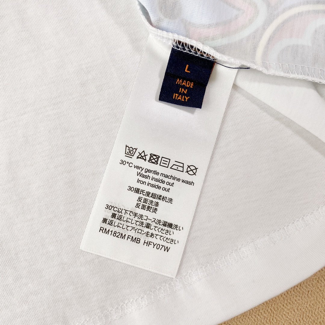 最高品質N品ルイヴィトン Louis Vuitton 半袖Tシャツ 実物の写真 メンズ/レディース スーパーコピー服代引き可能国内発送後払い安全必ず届く信用できるサイト