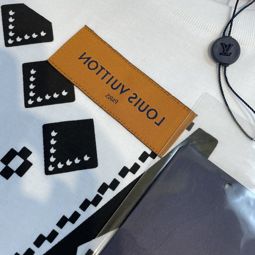 最高品質N品ルイヴィトン Louis Vuitton 半袖Tシャツ 実物の写真 メンズ/レディース スーパーコピー服代引き可能国内発送後払い安全必ず届く信用できるサイト