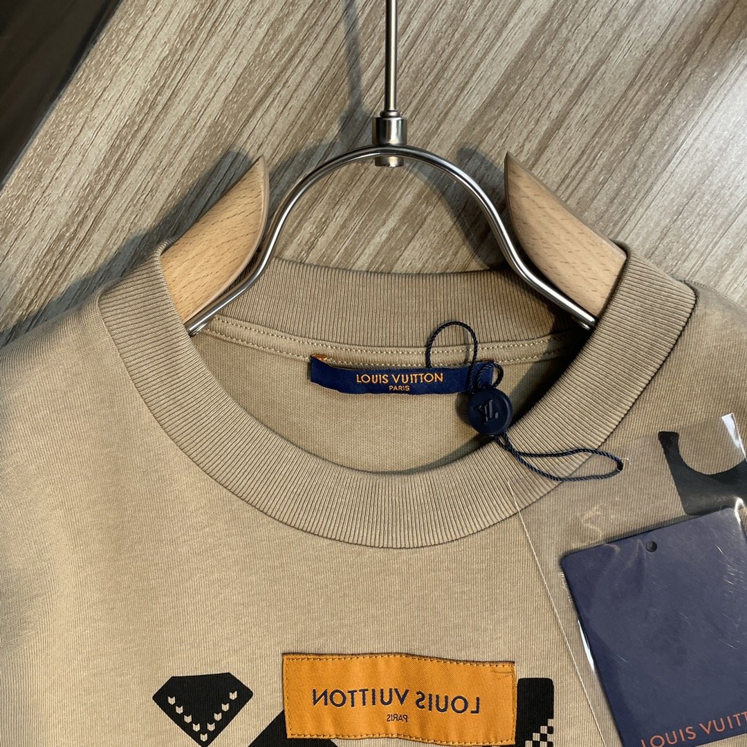 最高品質N品ルイヴィトン Louis Vuitton 半袖Tシャツ 実物の写真 メンズ/レディース スーパーコピー服代引き可能国内発送後払い安全必ず届く信用できるサイト