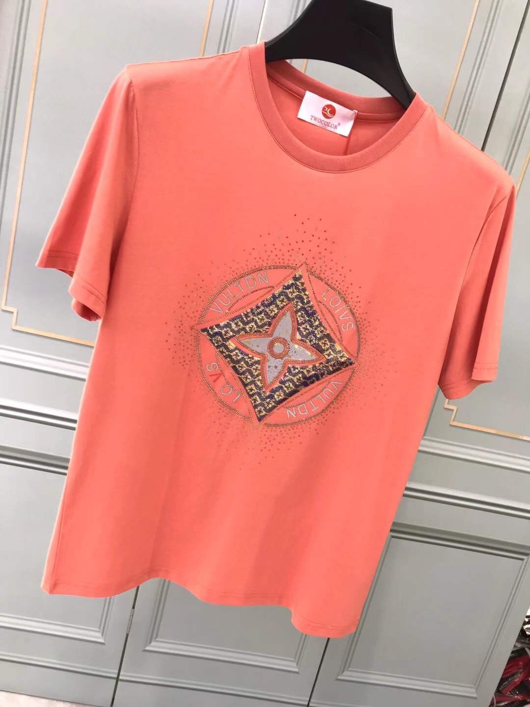 最高品質N品ルイヴィトン Louis Vuitton 半袖Tシャツ 実物の写真 メンズ/レディース スーパーコピー服代引き可能国内発送後払い安全必ず届く信用できるサイト