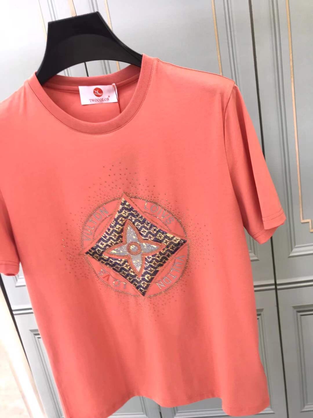 最高品質N品ルイヴィトン Louis Vuitton 半袖Tシャツ 実物の写真 メンズ/レディース スーパーコピー服代引き可能国内発送後払い安全必ず届く信用できるサイト