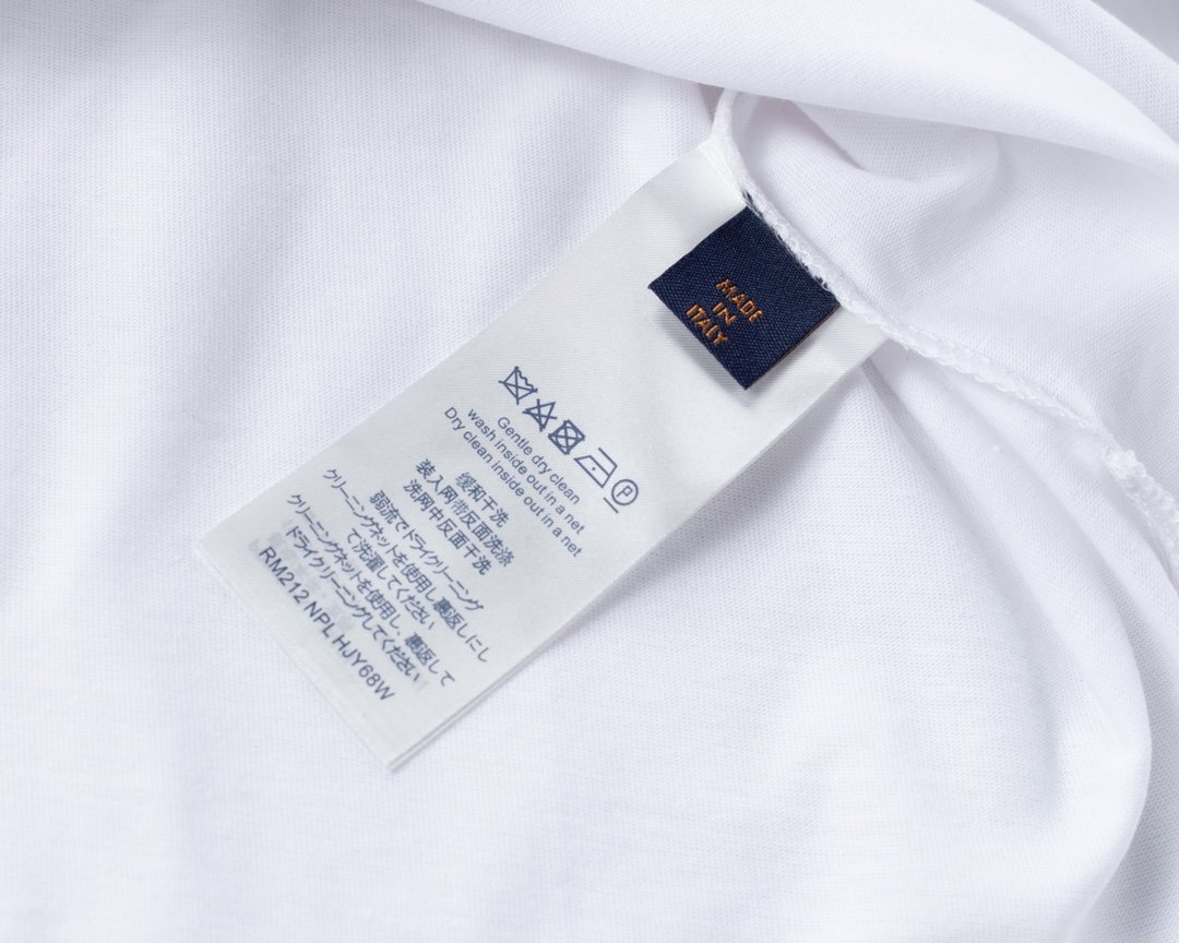 最高品質N品ルイヴィトン Louis Vuitton 半袖Tシャツ 実物の写真 メンズ/レディース スーパーコピー服代引き可能国内発送後払い安全必ず届く信用できるサイト