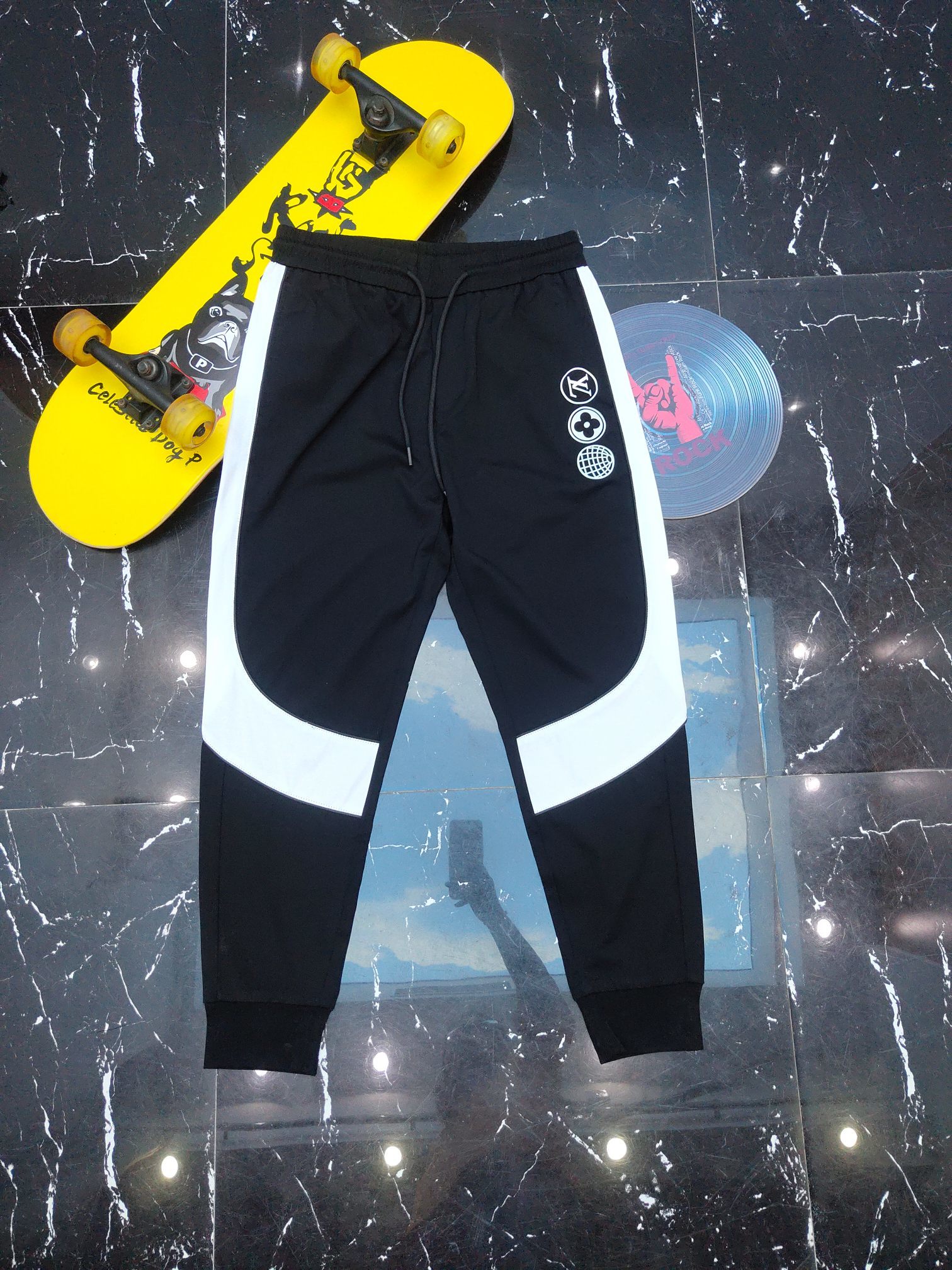 最高品質N品ルイヴィトン Louis Vuitton 半袖Tシャツ 実物の写真 メンズ/レディース スーパーコピー服代引き可能国内発送後払い安全必ず届く信用できるサイト