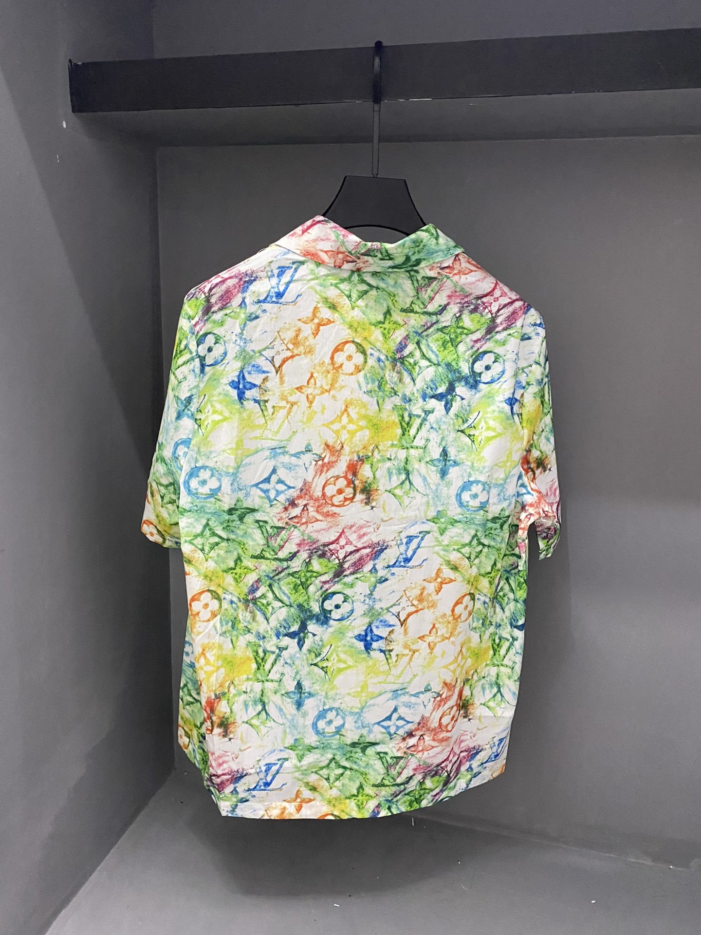 最高品質N品ルイヴィトン Louis Vuitton 半袖Tシャツ 実物の写真 メンズ/レディース スーパーコピー服代引き可能国内発送後払い安全必ず届く信用できるサイト