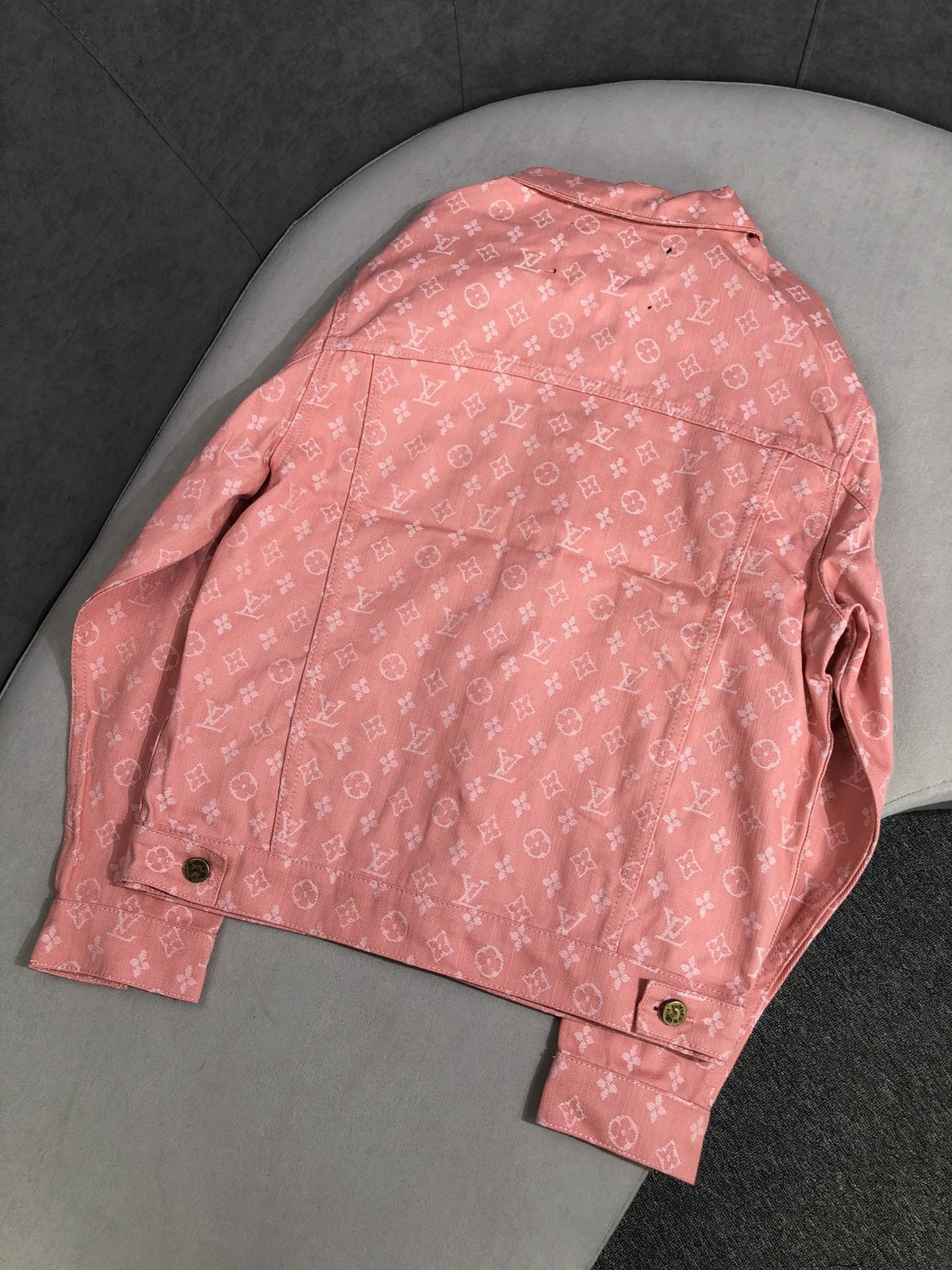 最高品質N品ルイヴィトン Louis Vuitton 半袖Tシャツ 実物の写真 メンズ/レディース スーパーコピー服代引き可能国内発送後払い安全必ず届く信用できるサイト