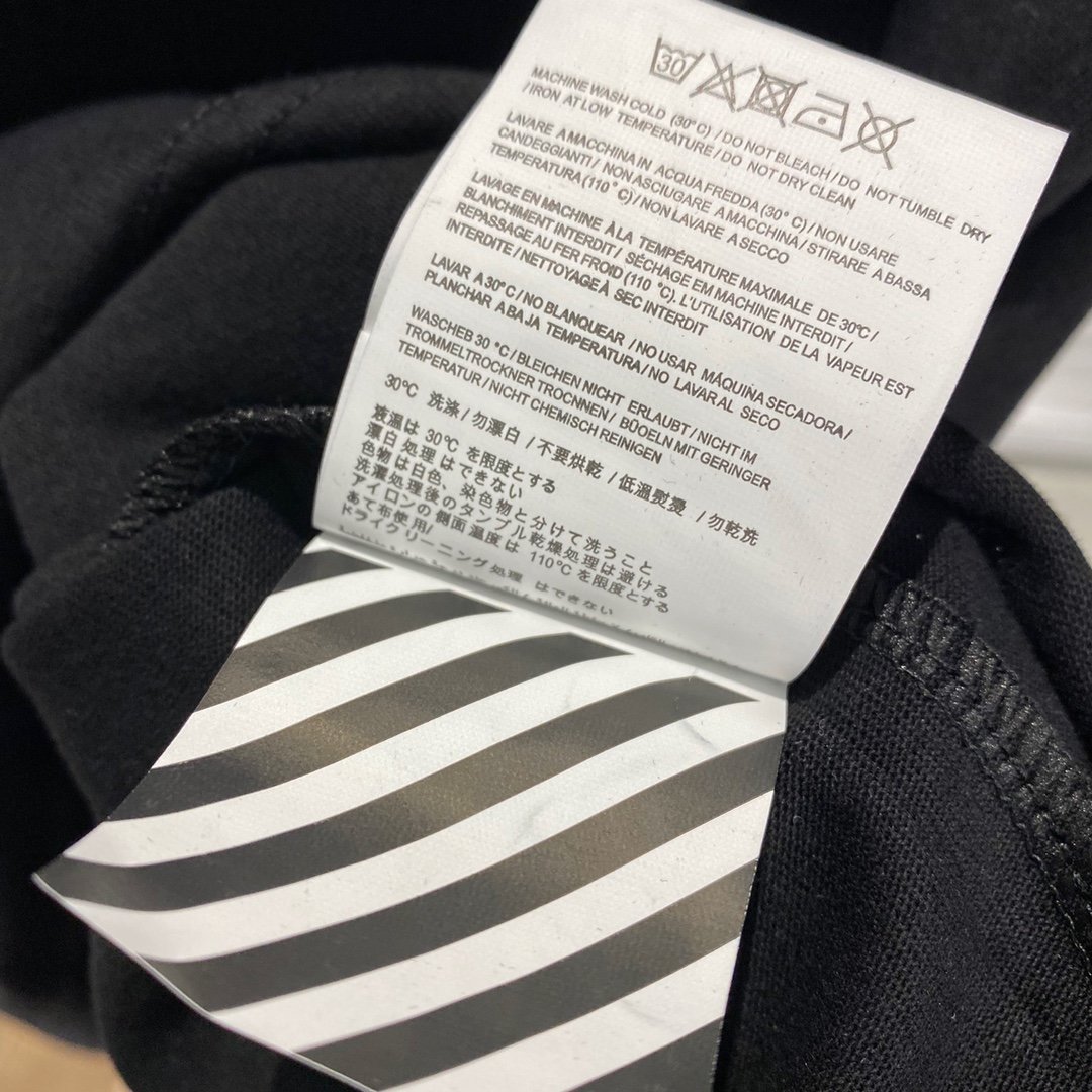 超人気美品オフホワイト Off-White服メンズ/レディース 実物の写真 N品スーパーコピー代引き可能国内発送後払い安全必ず届く信用できるサイト