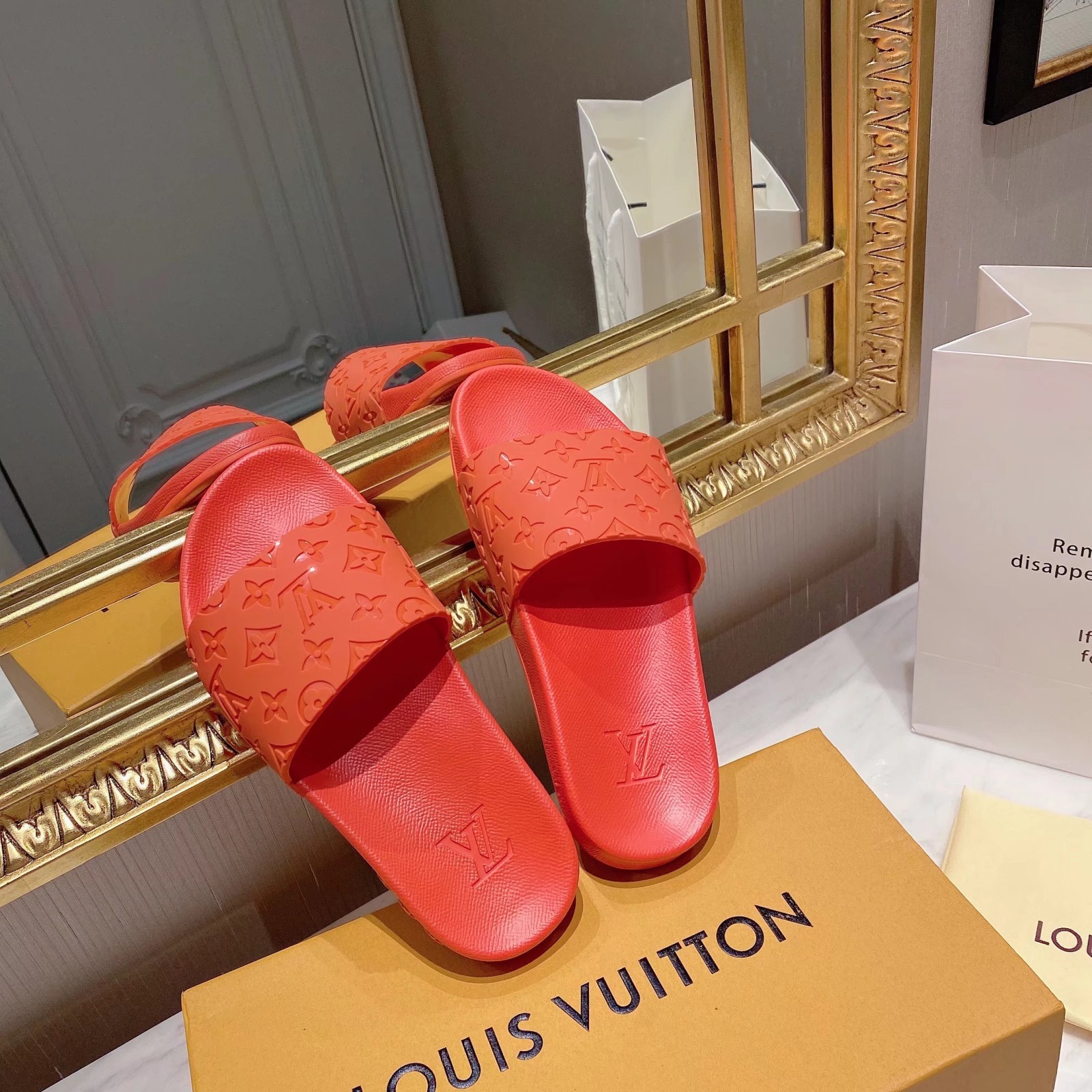 上質 大人気 ルイヴィトン Louis Vuitton サンダル メンズ 実物の写真 N品スーパーコピー代引き可能国内発送後払い安全必ず届く信用できるサイト