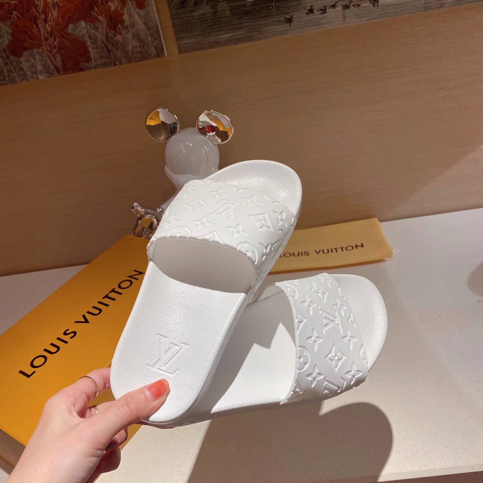 上質 大人気 ルイヴィトン Louis Vuitton サンダル メンズ 実物の写真 N品スーパーコピー代引き可能国内発送後払い安全必ず届く信用できるサイト