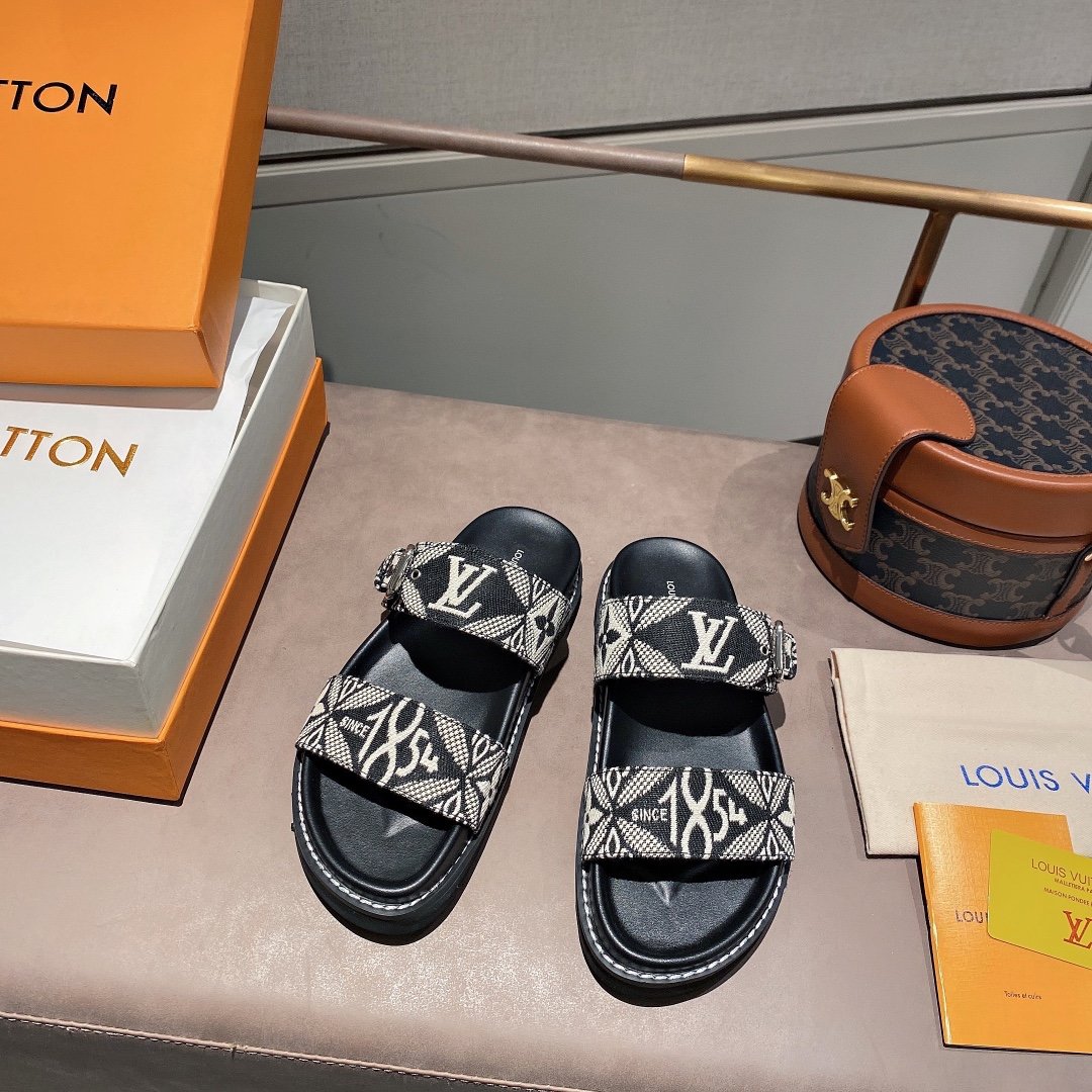 上質 大人気 ルイヴィトン Louis Vuitton サンダル 実物の写真 N品スーパーコピー代引き可能国内発送後払い安全必ず届く信用できるサイト