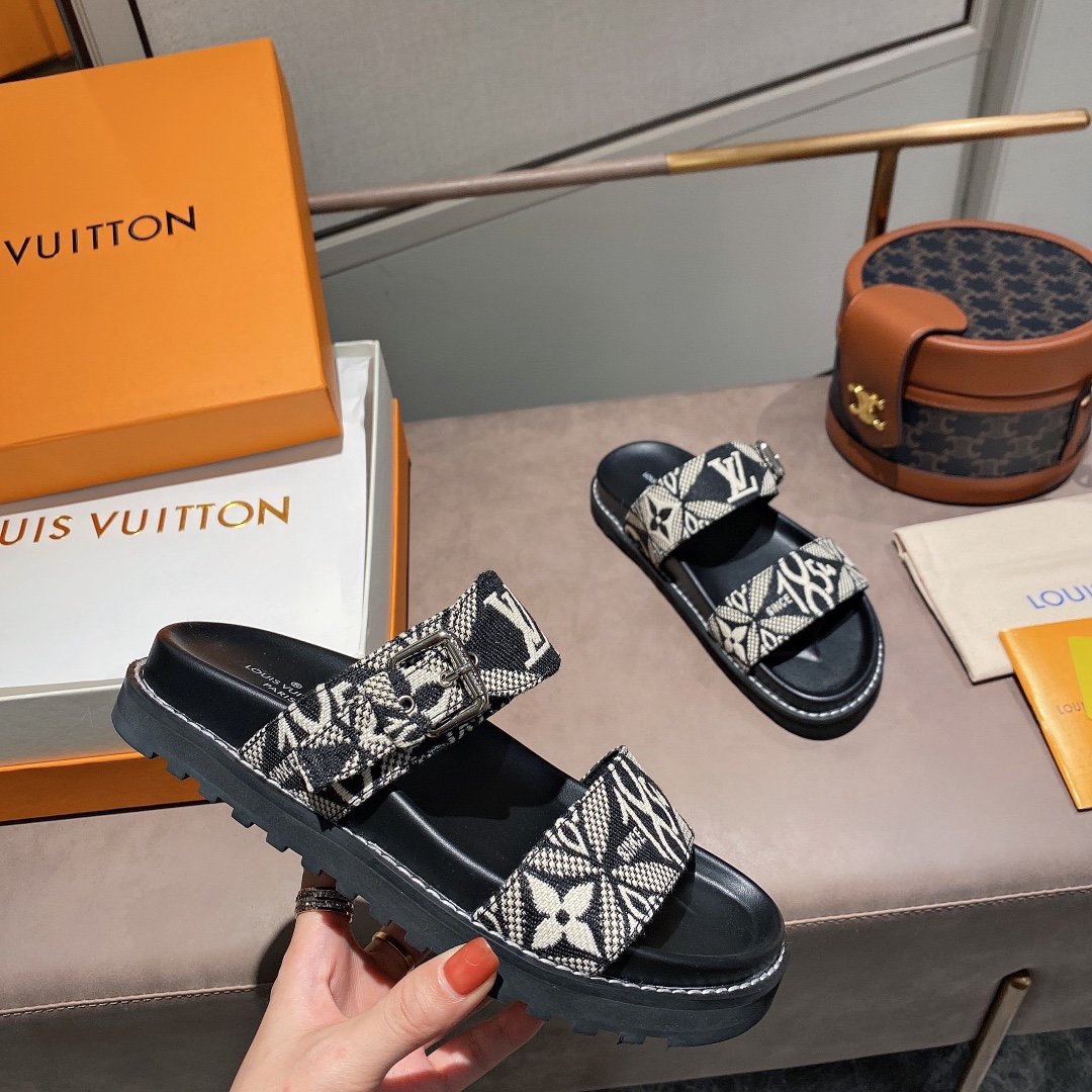 上質 大人気 ルイヴィトン Louis Vuitton サンダル 実物の写真 N品スーパーコピー代引き可能国内発送後払い安全必ず届く信用できるサイト