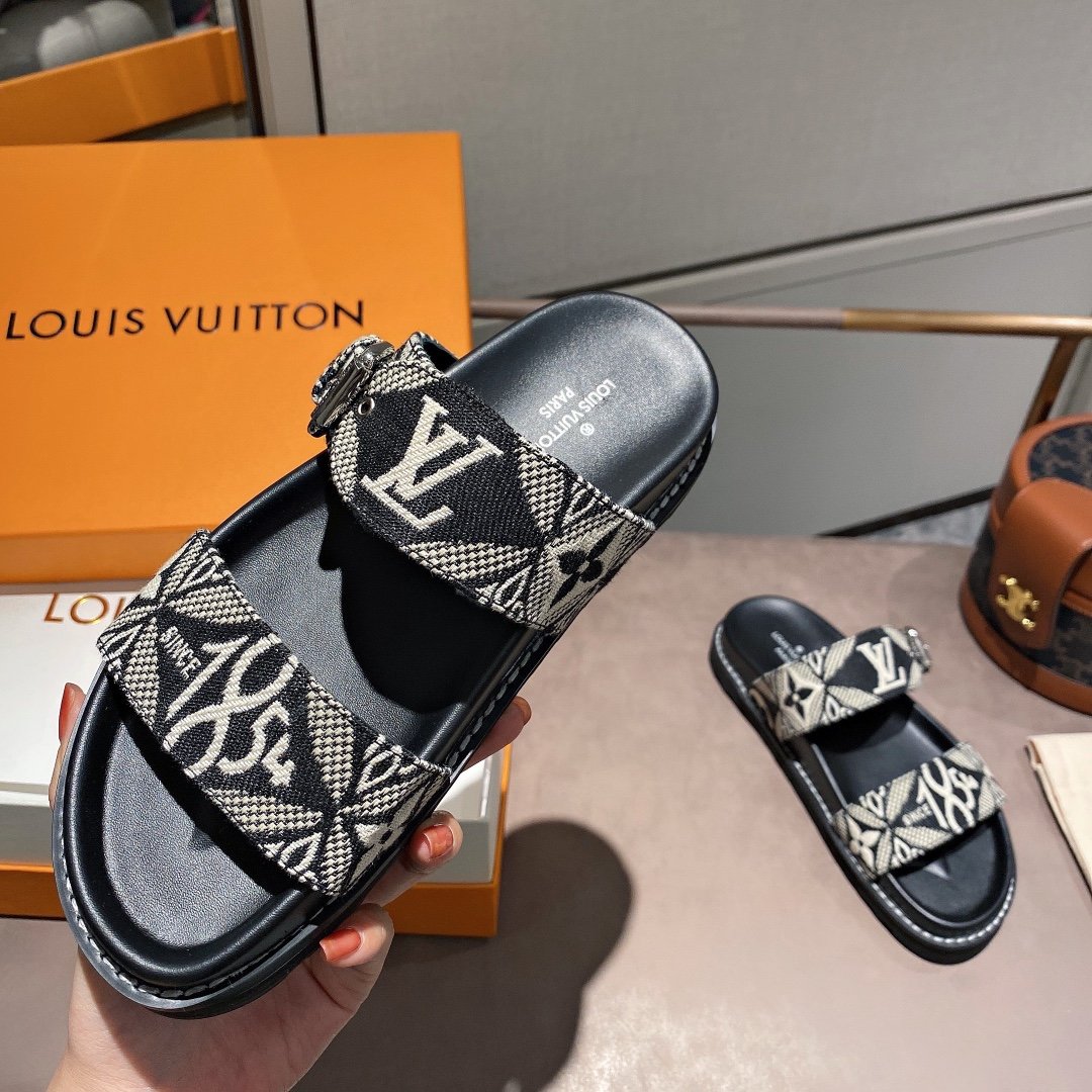 上質 大人気 ルイヴィトン Louis Vuitton サンダル 実物の写真 N品スーパーコピー代引き可能国内発送後払い安全必ず届く信用できるサイト