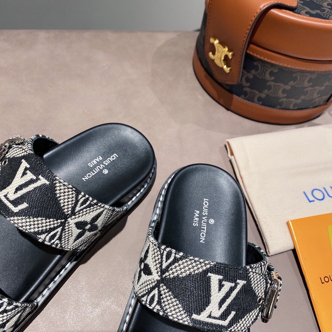 上質 大人気 ルイヴィトン Louis Vuitton サンダル 実物の写真 N品スーパーコピー代引き可能国内発送後払い安全必ず届く信用できるサイト