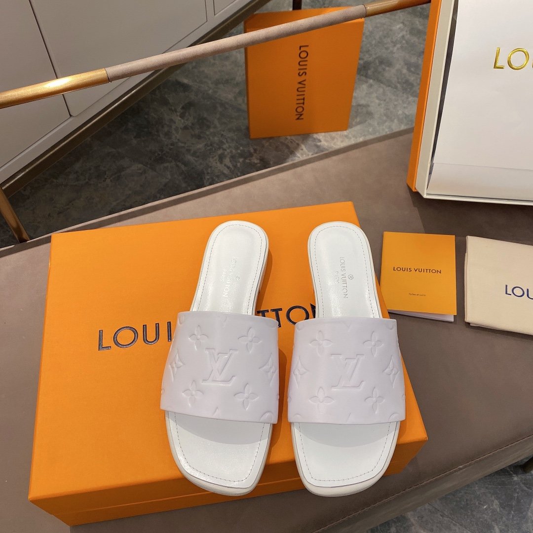 上質 大人気 ルイヴィトン Louis Vuitton サンダル 実物の写真 N品スーパーコピー代引き可能国内発送後払い安全必ず届く信用できるサイト