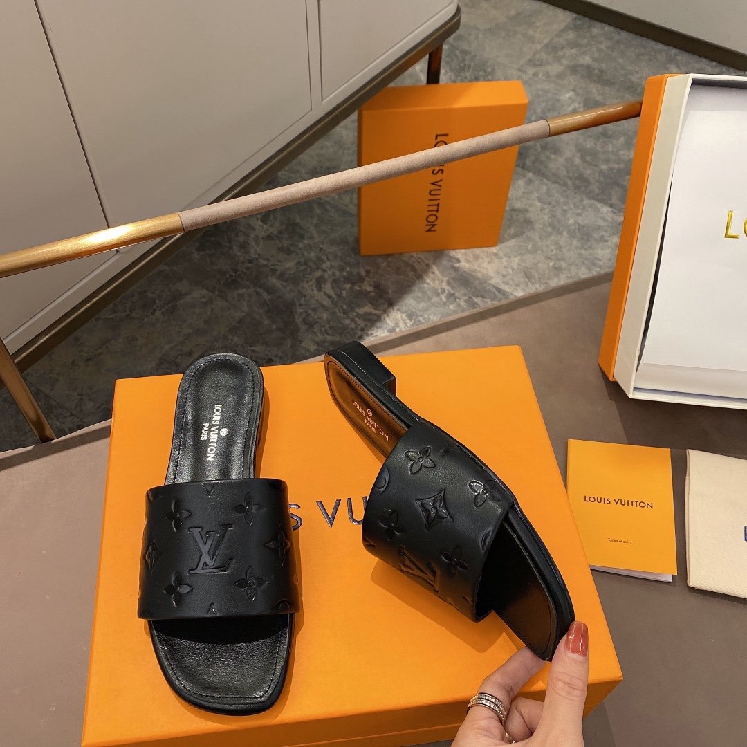 上質 大人気 ルイヴィトン Louis Vuitton サンダル 実物の写真 N品スーパーコピー代引き可能国内発送後払い安全必ず届く信用できるサイト