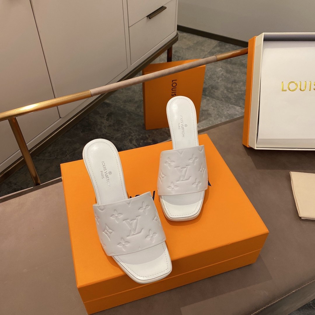 上質 大人気 ルイヴィトン Louis Vuitton サンダル 実物の写真 N品スーパーコピー代引き可能国内発送後払い安全必ず届く信用できるサイト