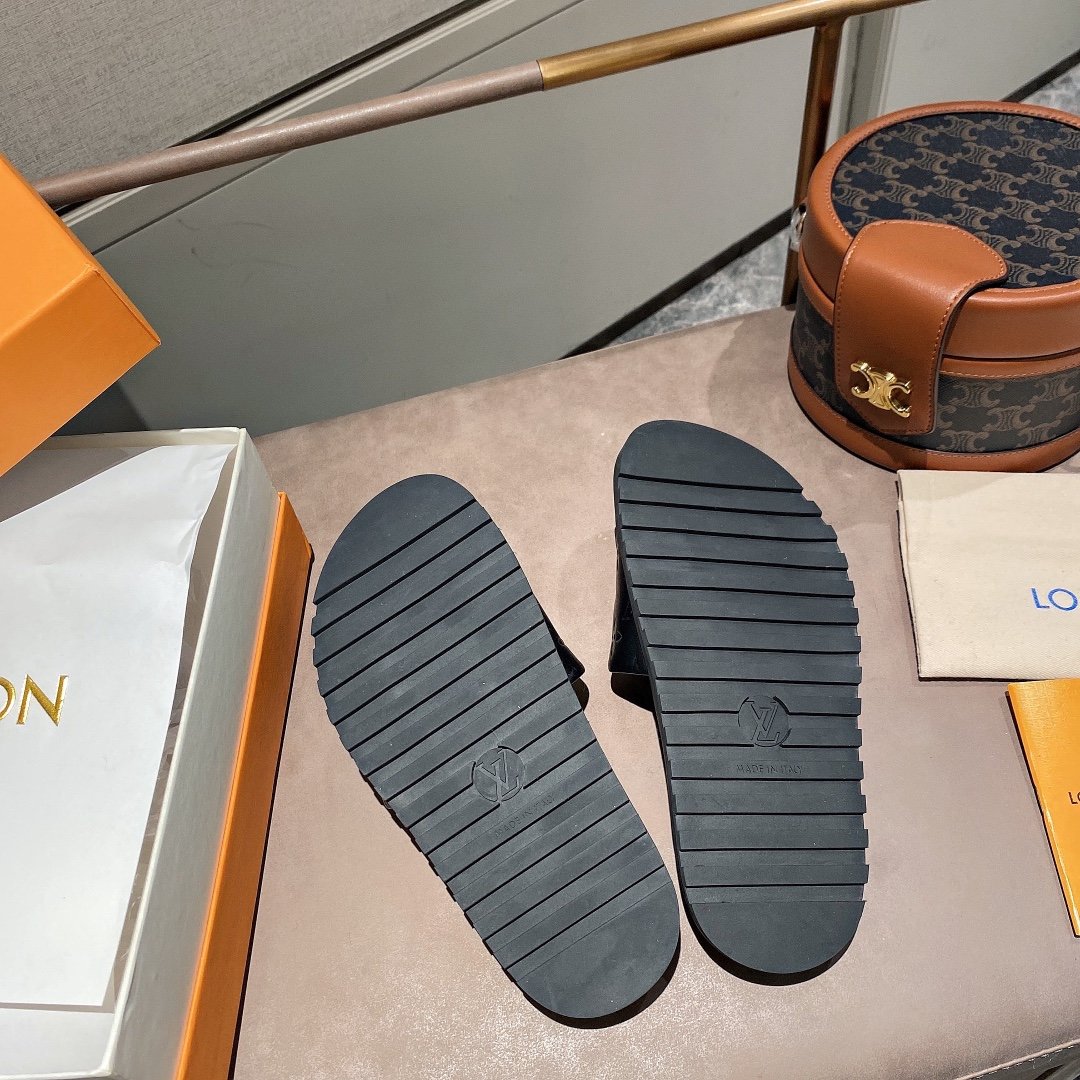 上質 大人気 ルイヴィトン Louis Vuitton サンダル 実物の写真 N品スーパーコピー代引き可能国内発送後払い安全必ず届く信用できるサイト