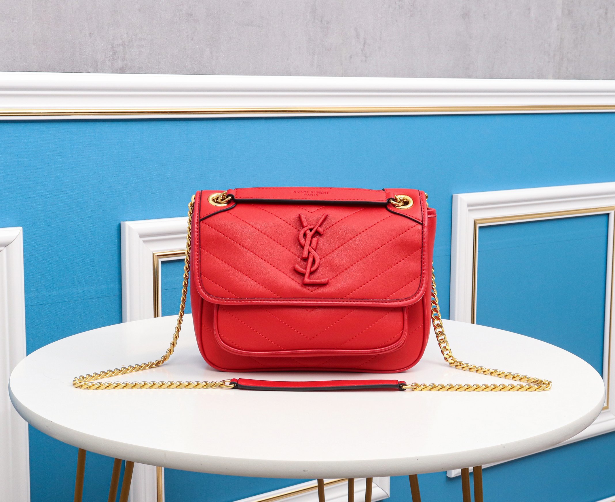 お洒落に魅せるYSL イヴサンローラン バッグ 実物の写真 N品スーパーコピー代引き対応国内発送後払い安全必ず届く信用できるサイト