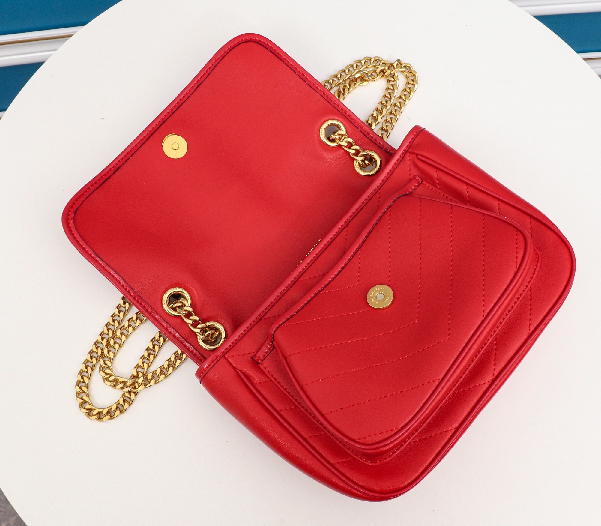お洒落に魅せるYSL イヴサンローラン バッグ 実物の写真 N品スーパーコピー代引き対応国内発送後払い安全必ず届く信用できるサイト