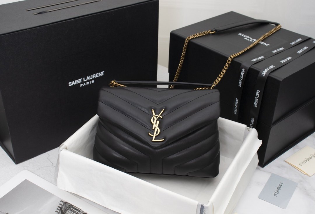 お洒落に魅せるYSL イヴサンローラン バッグ 実物の写真 N品スーパーコピー代引き対応国内発送後払い安全必ず届く信用できるサイト