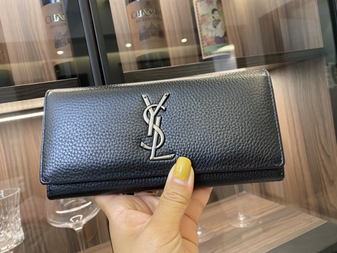 お洒落に魅せるYSL イヴサンローラン 実物の写真 N品スーパーコピー代引き対応国内発送後払い安全必ず届く信用できるサイト