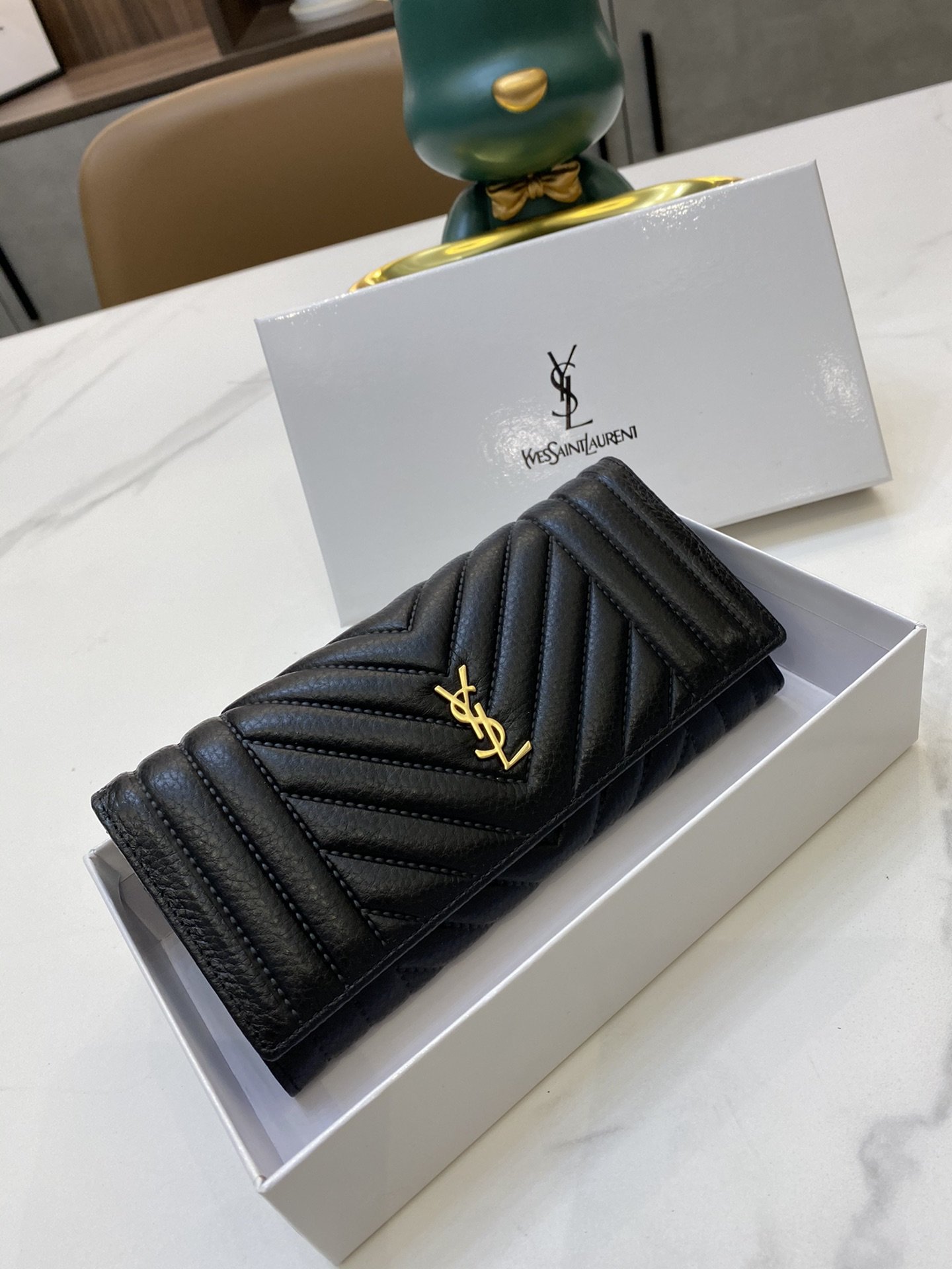 お洒落に魅せるYSL イヴサンローラン 実物の写真 N品スーパーコピー代引き対応国内発送後払い安全必ず届く信用できるサイト