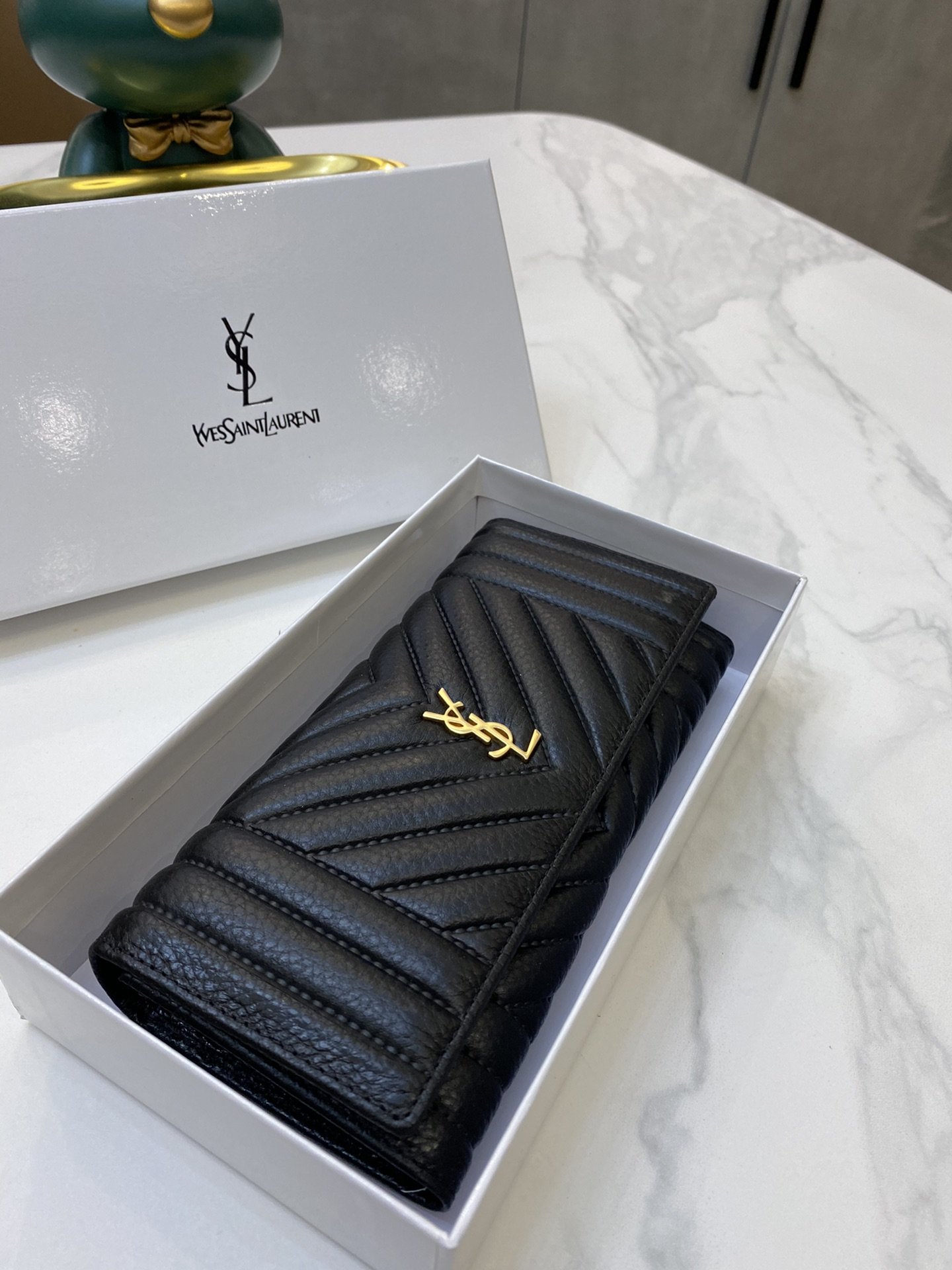 お洒落に魅せるYSL イヴサンローラン 実物の写真 N品スーパーコピー代引き対応国内発送後払い安全必ず届く信用できるサイト