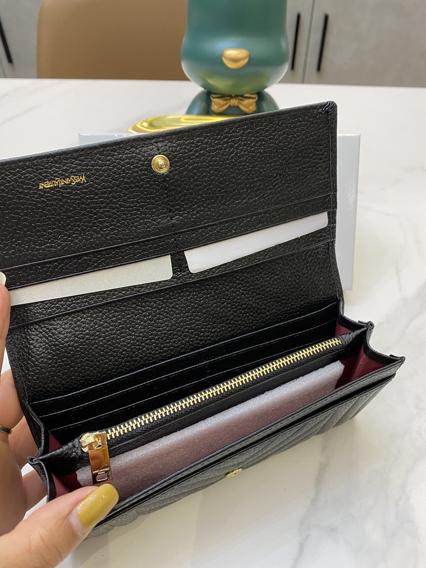 お洒落に魅せるYSL イヴサンローラン 実物の写真 N品スーパーコピー代引き対応国内発送後払い安全必ず届く信用できるサイト