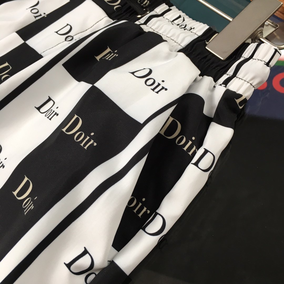 夏物新入荷Dior クリスチャンディオール 半ズボン 実物の写真 N品スーパーコピー服代引き対応国内発送後払い安全必ず届く信用できるサイト