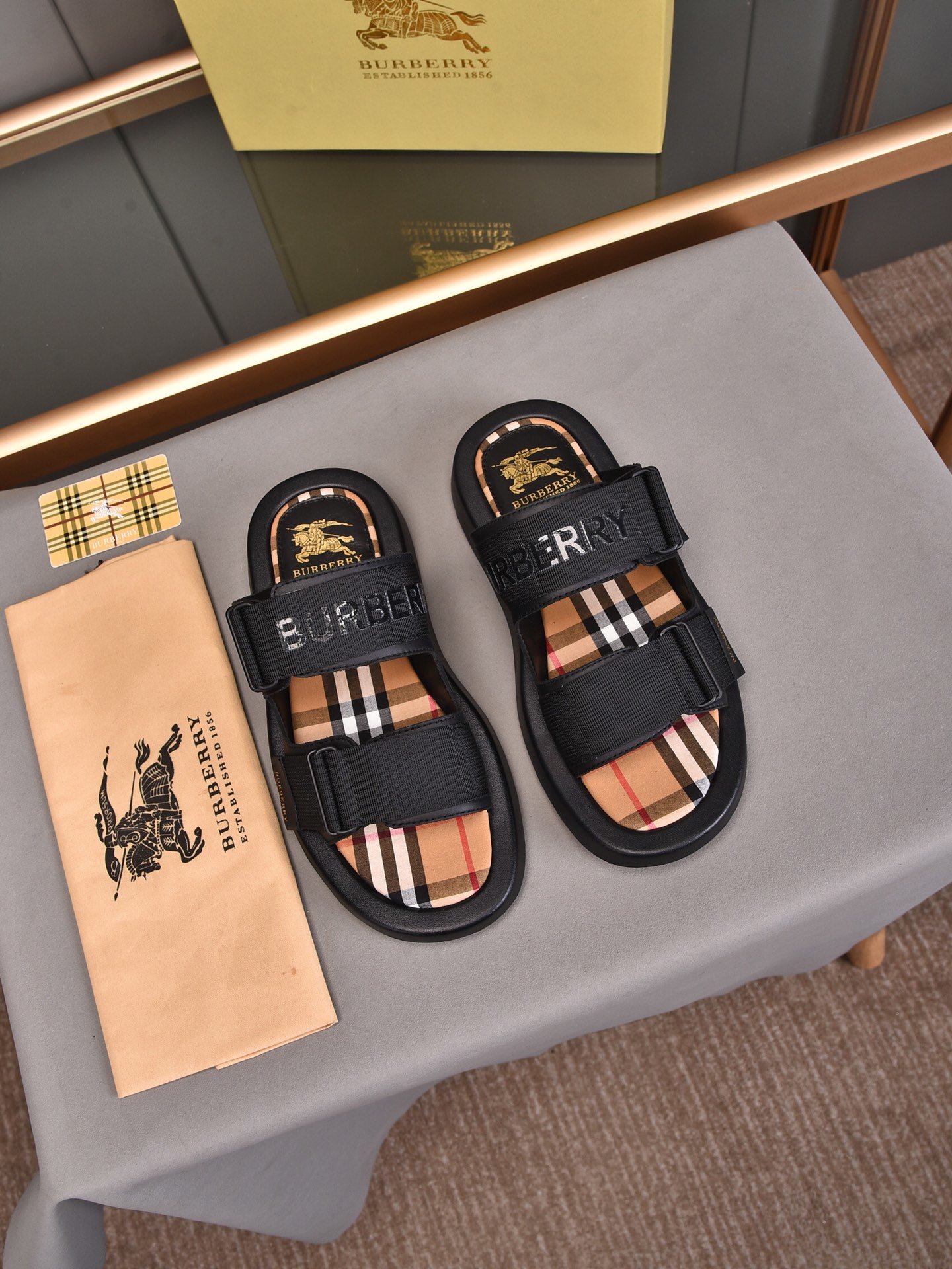 超人気美品 Burberry バーバリー サンダル メンズ 実物の写真 N品スーパーコピー代引き可能国内発送後払い安全必ず届く信用できるサイト