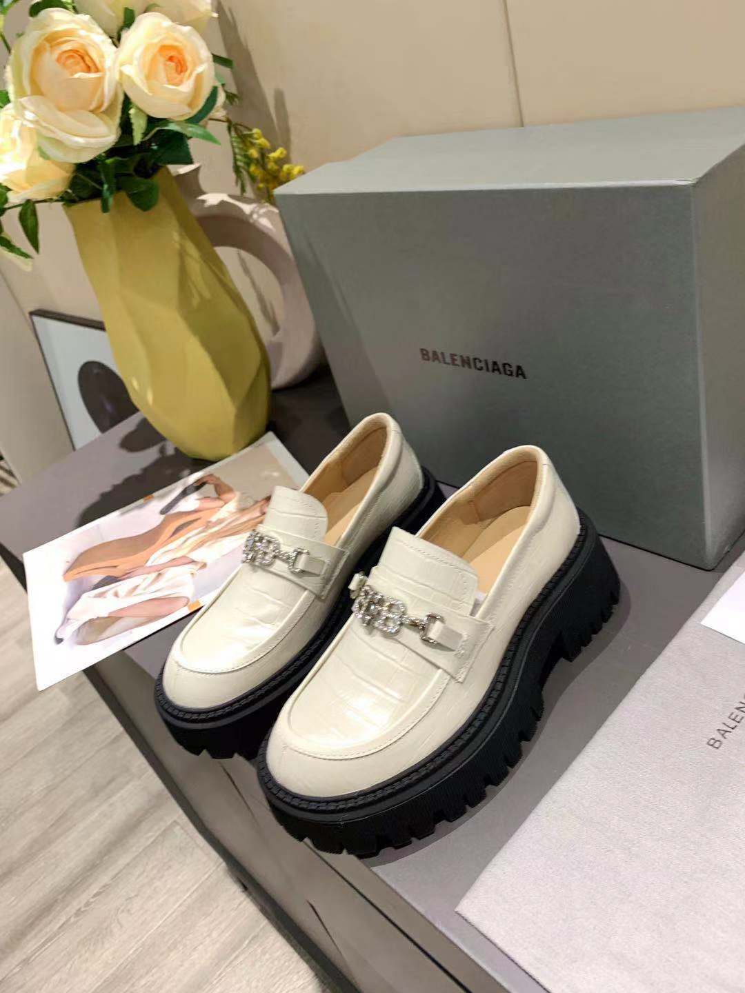 ファッション通販Balenciaga バレンシアガ シューズ 実物の写真 N品スーパーコピー靴代引き可能国内発送後払い安全必ず届く信用できるサイト