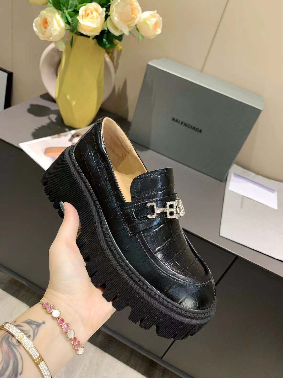 ファッション通販Balenciaga バレンシアガ シューズ 実物の写真 N品スーパーコピー靴代引き可能国内発送後払い安全必ず届く信用できるサイト