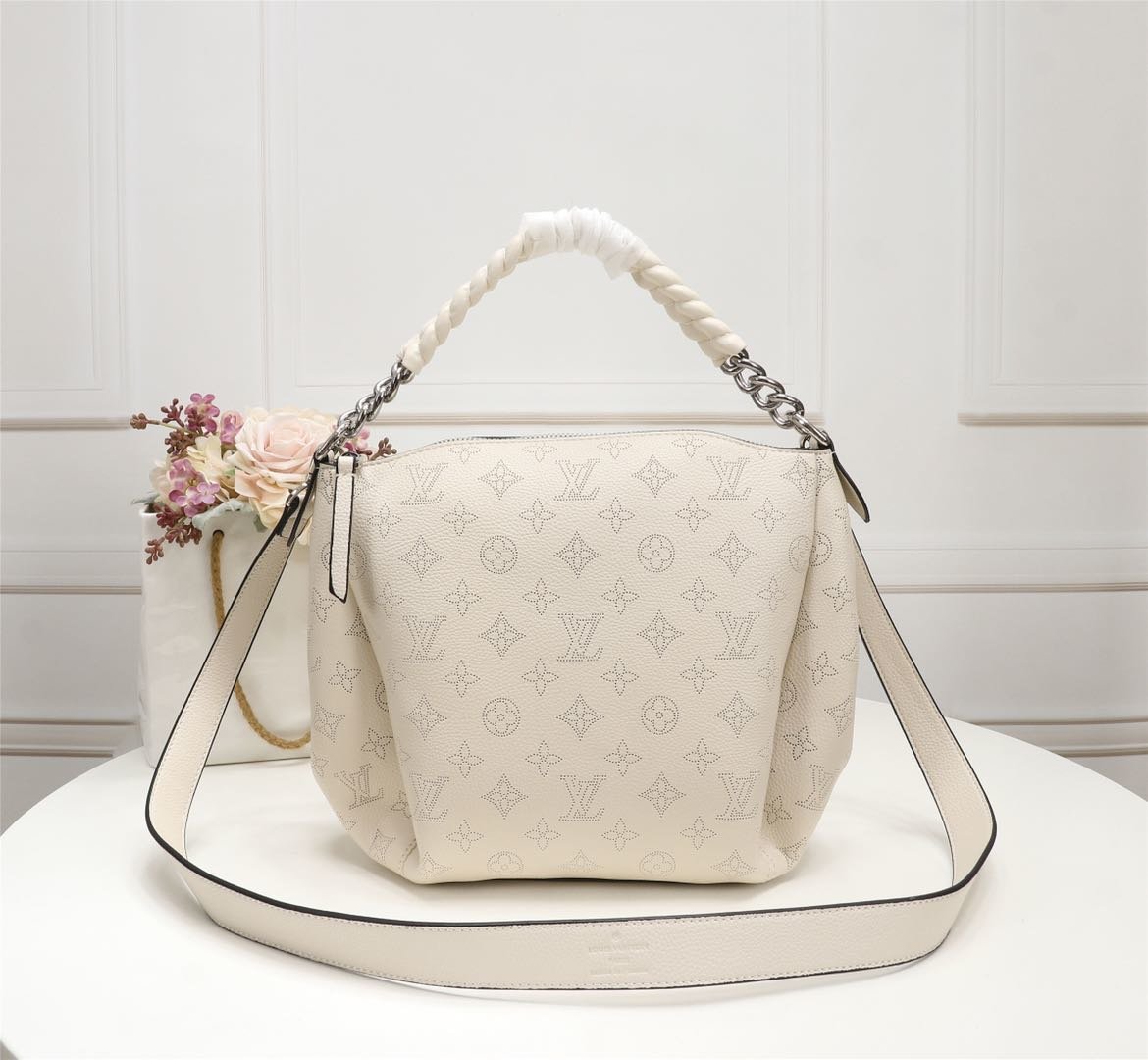 ルイヴィトン Louis Vuitton バッグ 実物の写真  N品スーパーコピー靴代引き可能国内発送後払い安全必ず届く信用できるサイト