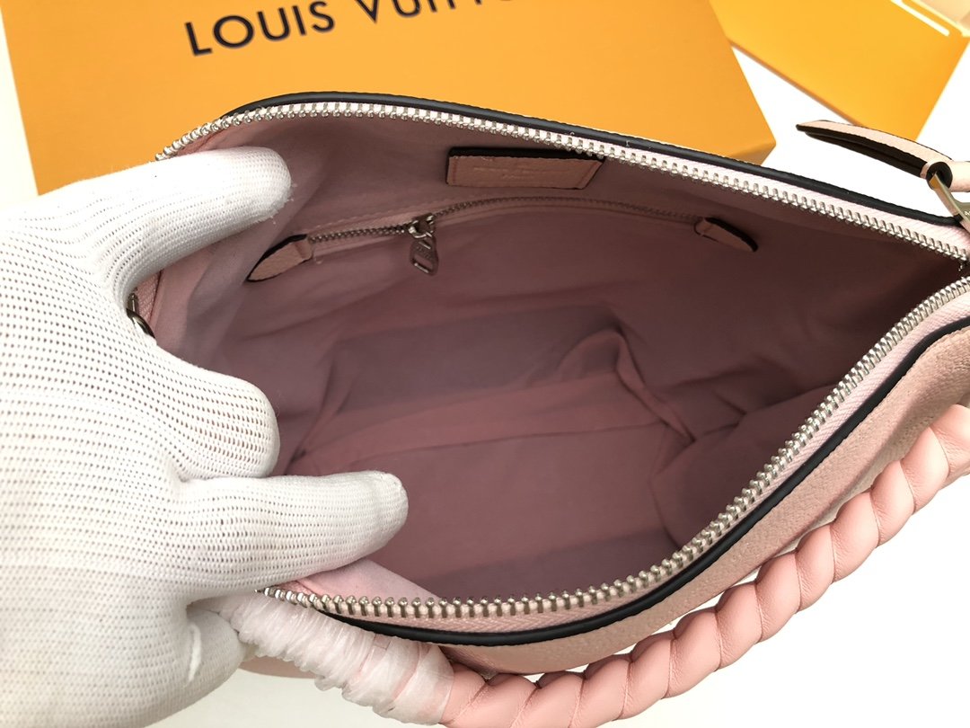 ルイヴィトン Louis Vuitton バッグ 実物の写真  N品スーパーコピー靴代引き可能国内発送後払い安全必ず届く信用できるサイト