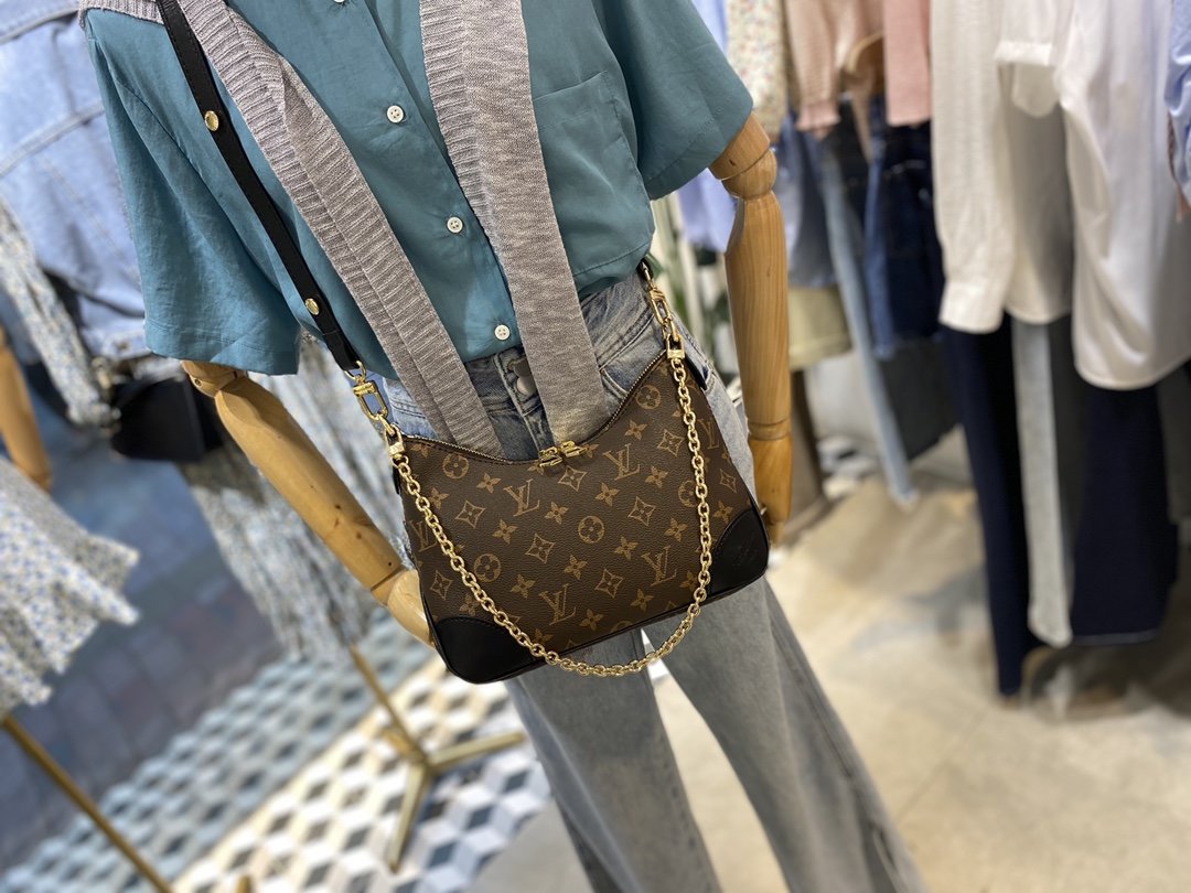 ルイヴィトン Louis Vuitton バッグ 実物の写真  N品スーパーコピー靴代引き可能国内発送後払い安全必ず届く信用できるサイト