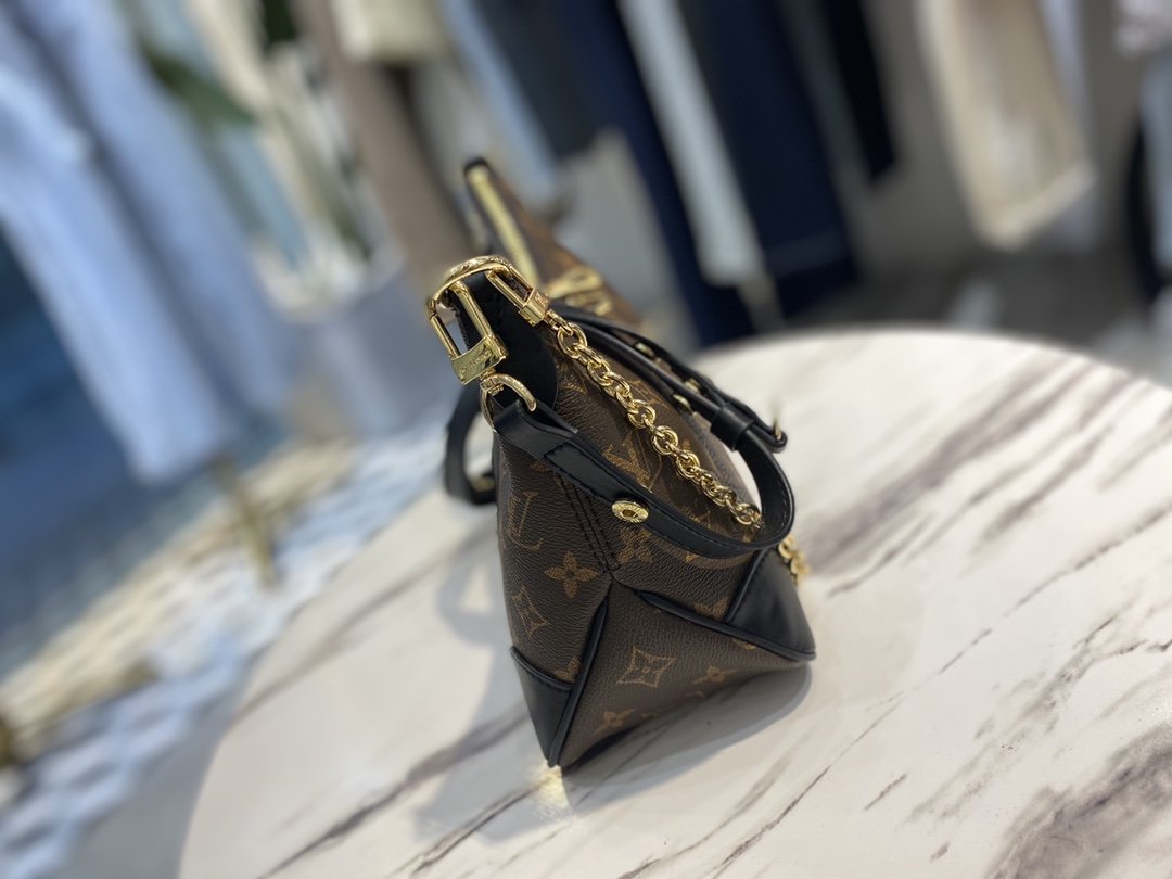 ルイヴィトン Louis Vuitton バッグ 実物の写真  N品スーパーコピー靴代引き可能国内発送後払い安全必ず届く信用できるサイト