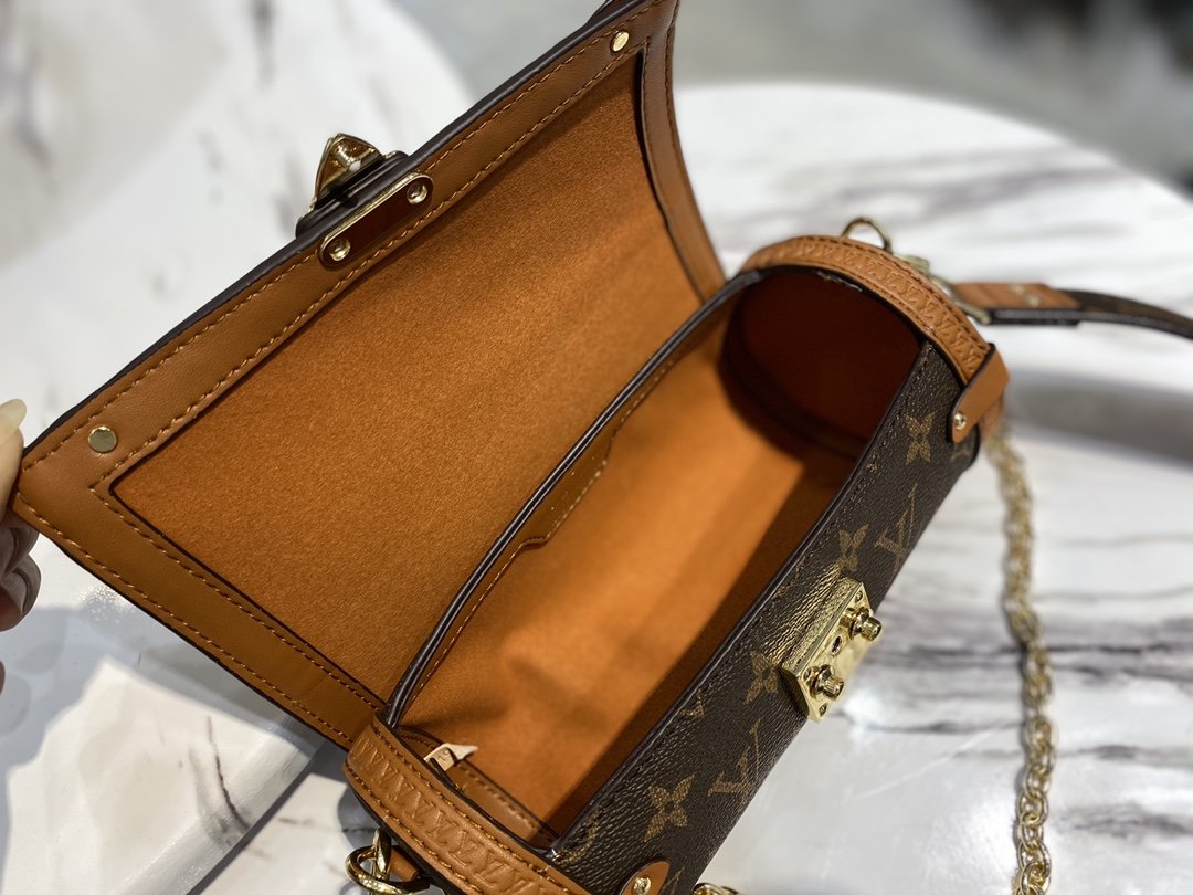 ルイヴィトン Louis Vuitton バッグ 実物の写真  N品スーパーコピー靴代引き可能国内発送後払い安全必ず届く信用できるサイト