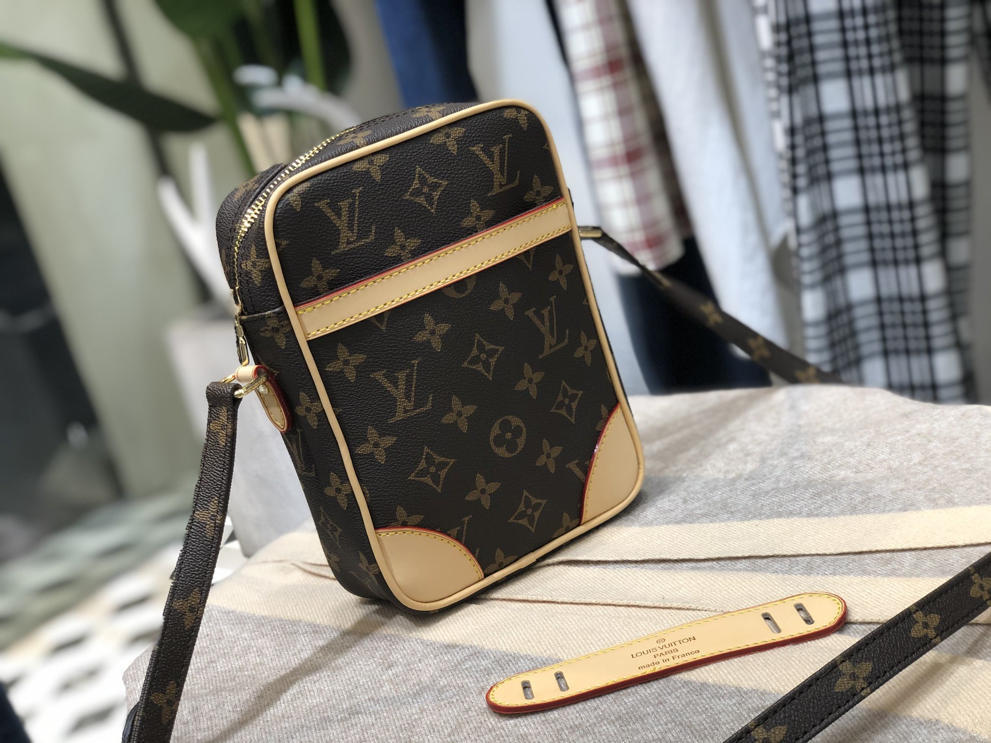 ルイヴィトン Louis Vuitton バッグ 実物の写真  N品スーパーコピー靴代引き可能国内発送後払い安全必ず届く信用できるサイト