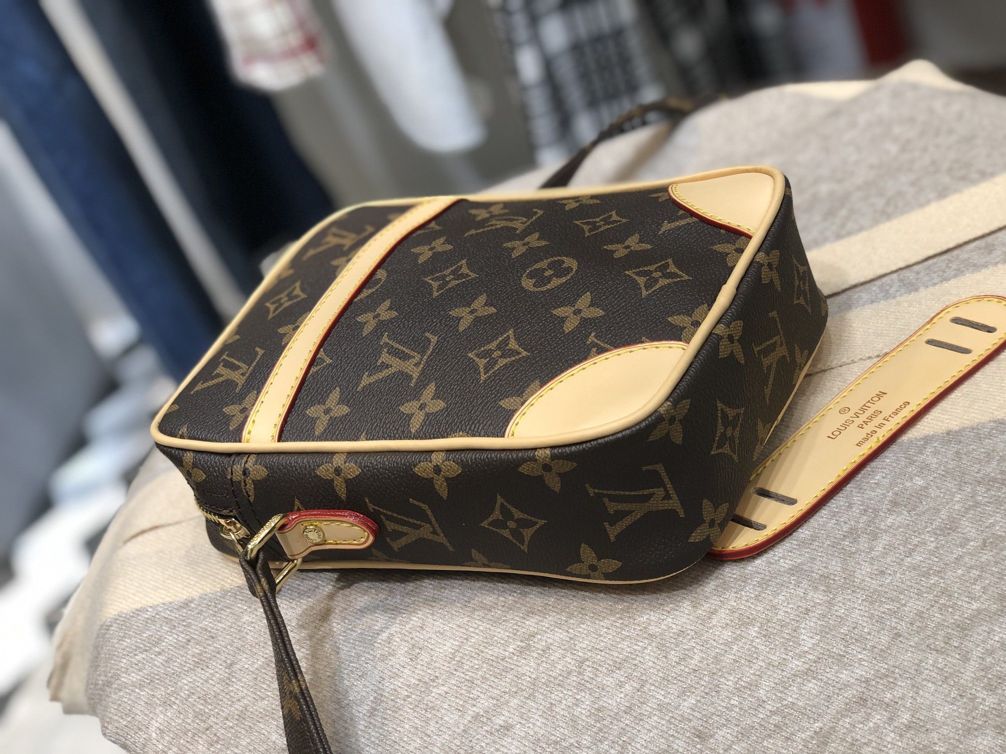 ルイヴィトン Louis Vuitton バッグ 実物の写真  N品スーパーコピー靴代引き可能国内発送後払い安全必ず届く信用できるサイト