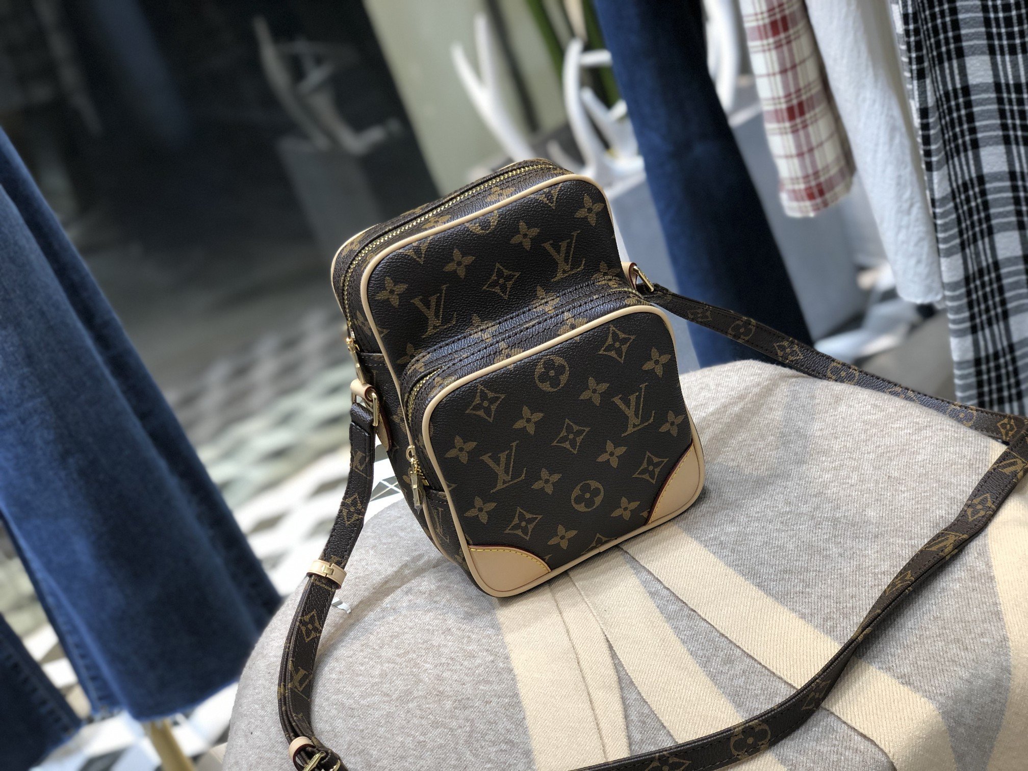 ルイヴィトン Louis Vuitton バッグ 実物の写真  N品スーパーコピー靴代引き可能国内発送後払い安全必ず届く信用できるサイト