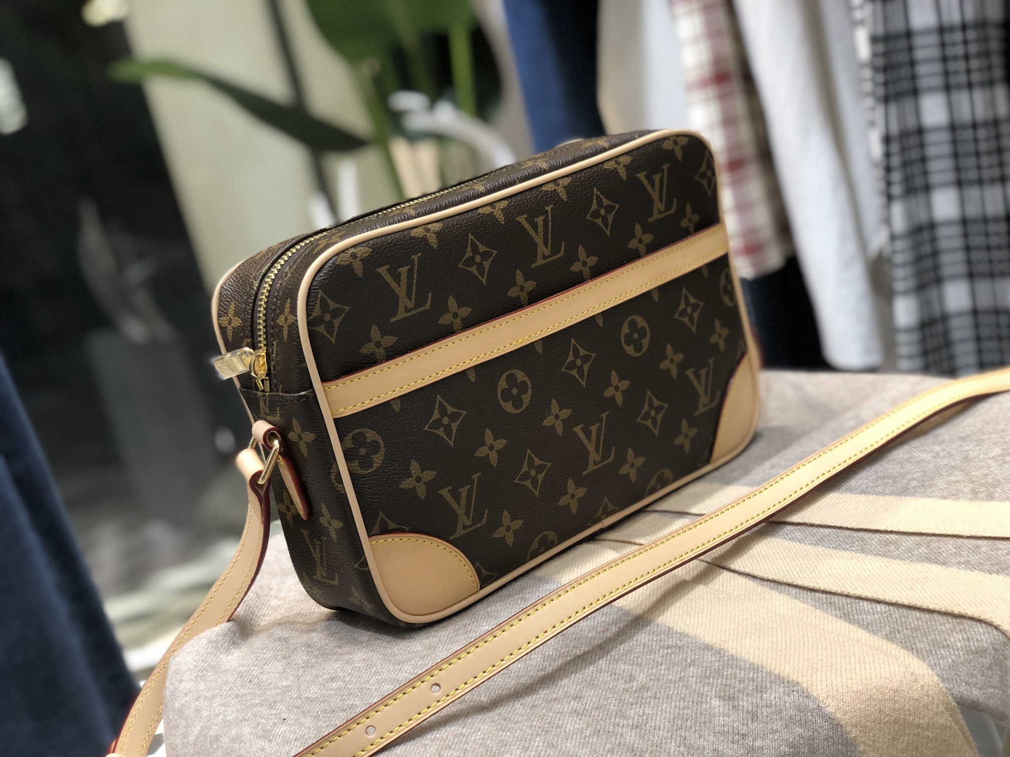 ルイヴィトン Louis Vuitton バッグ 実物の写真  N品スーパーコピー靴代引き可能国内発送後払い安全必ず届く信用できるサイト