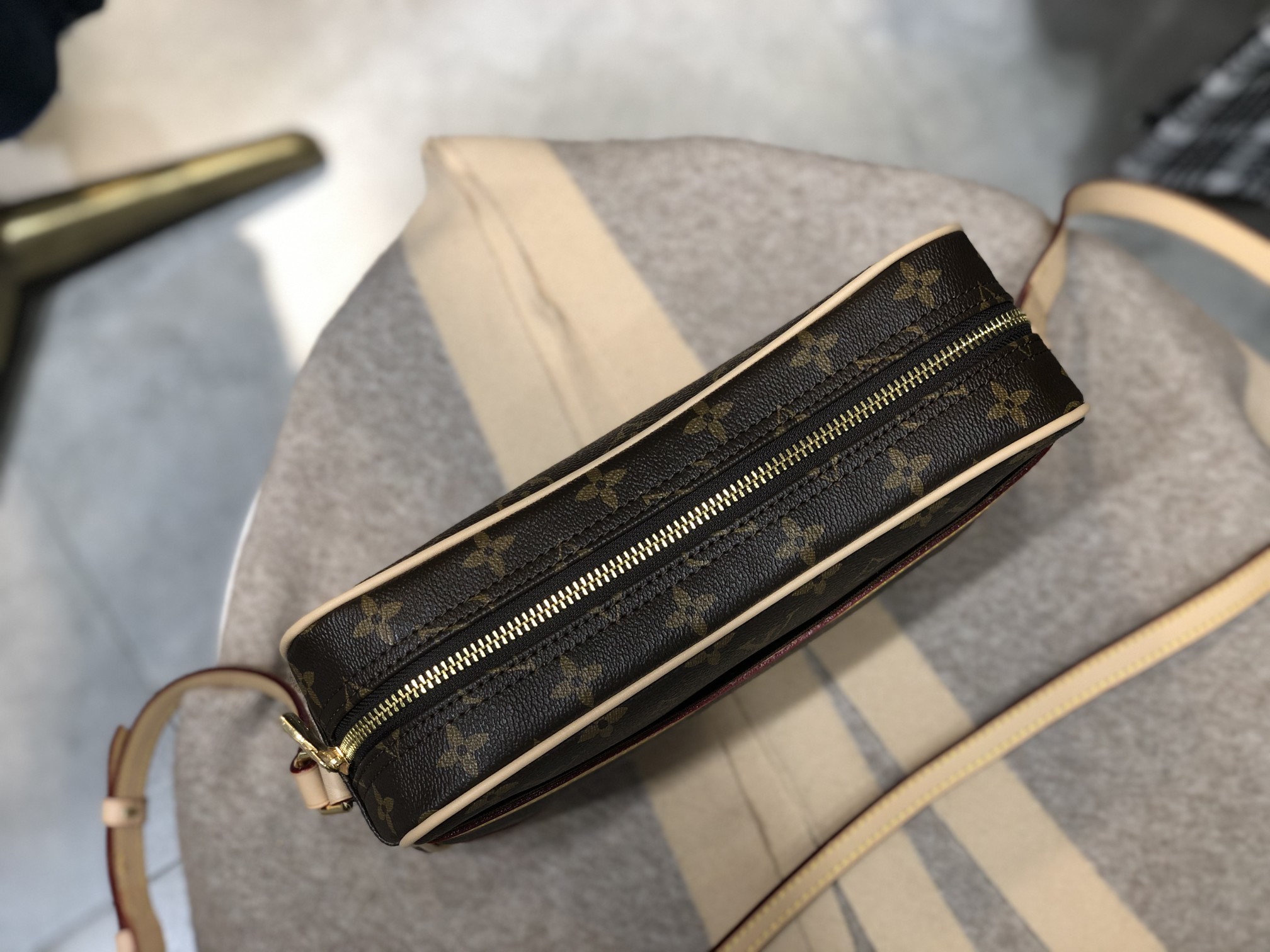 ルイヴィトン Louis Vuitton バッグ 実物の写真  N品スーパーコピー靴代引き可能国内発送後払い安全必ず届く信用できるサイト