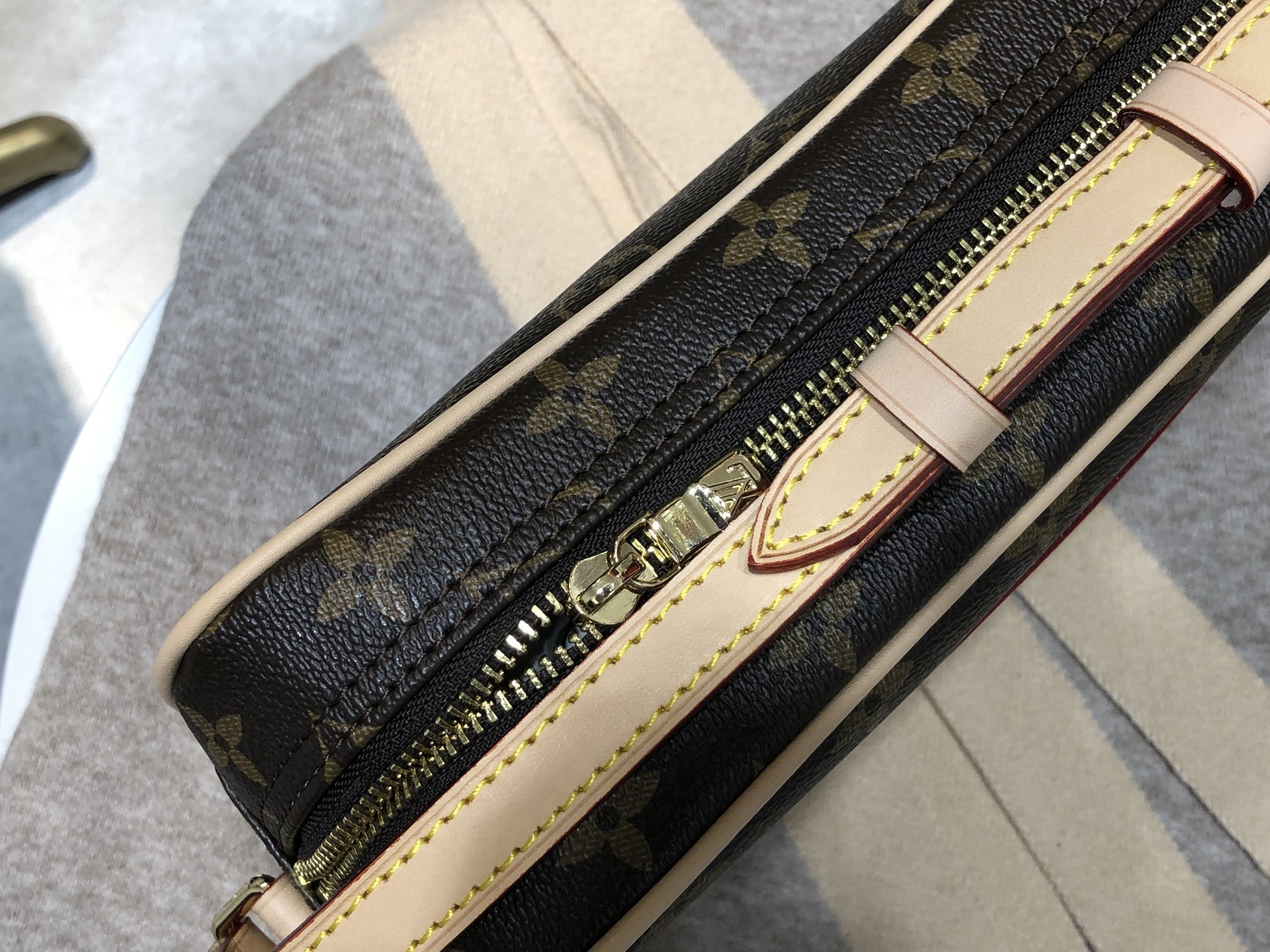 ルイヴィトン Louis Vuitton バッグ 実物の写真  N品スーパーコピー靴代引き可能国内発送後払い安全必ず届く信用できるサイト
