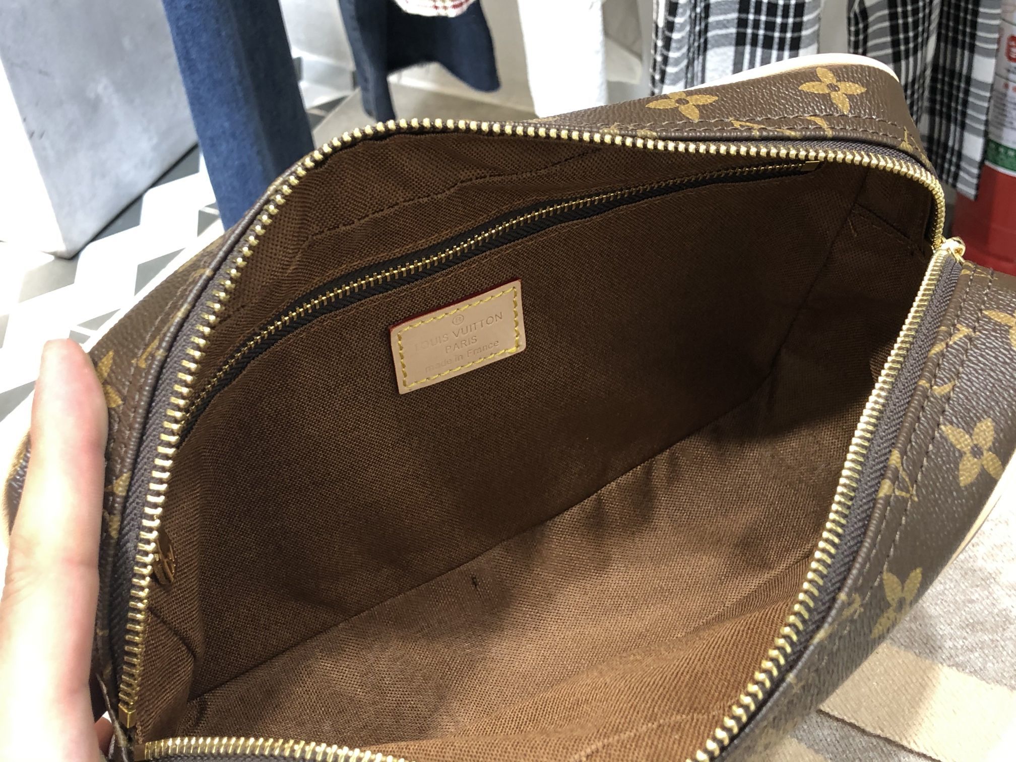 ルイヴィトン Louis Vuitton バッグ 実物の写真  N品スーパーコピー靴代引き可能国内発送後払い安全必ず届く信用できるサイト