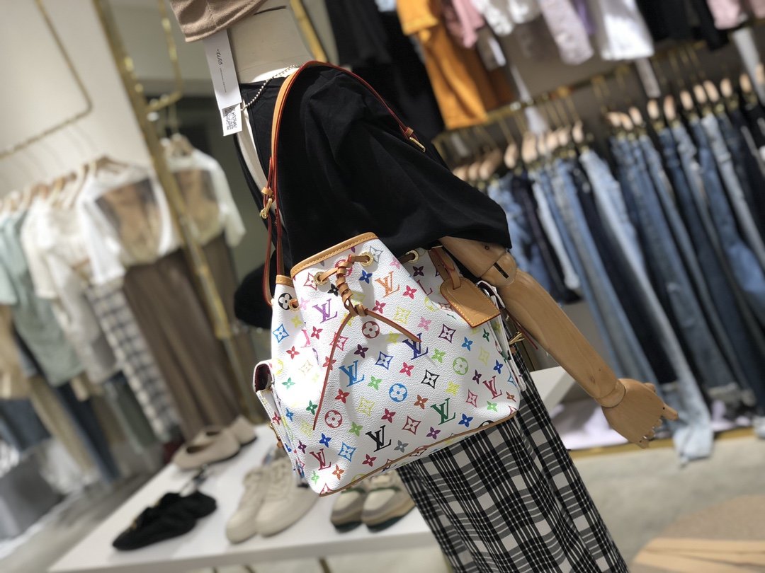 ルイヴィトン Louis Vuitton バッグ 実物の写真  N品スーパーコピー靴代引き可能国内発送後払い安全必ず届く信用できるサイト