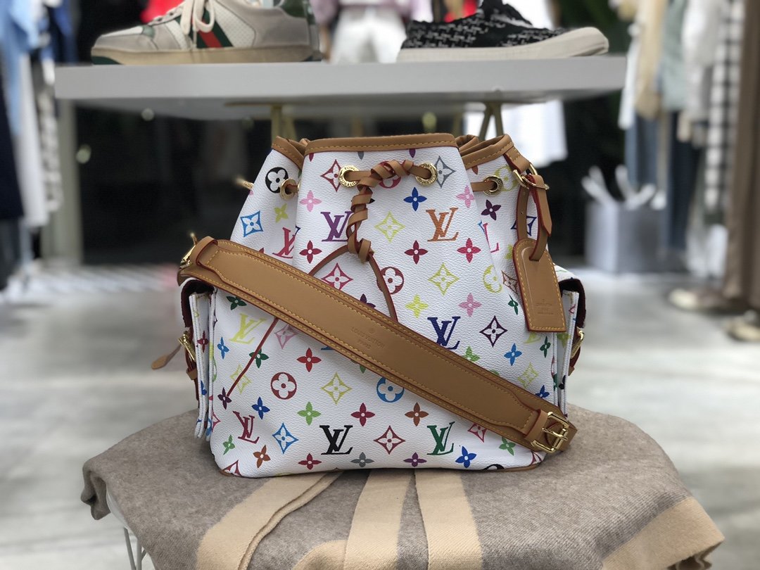 ルイヴィトン Louis Vuitton バッグ 実物の写真  N品スーパーコピー靴代引き可能国内発送後払い安全必ず届く信用できるサイト