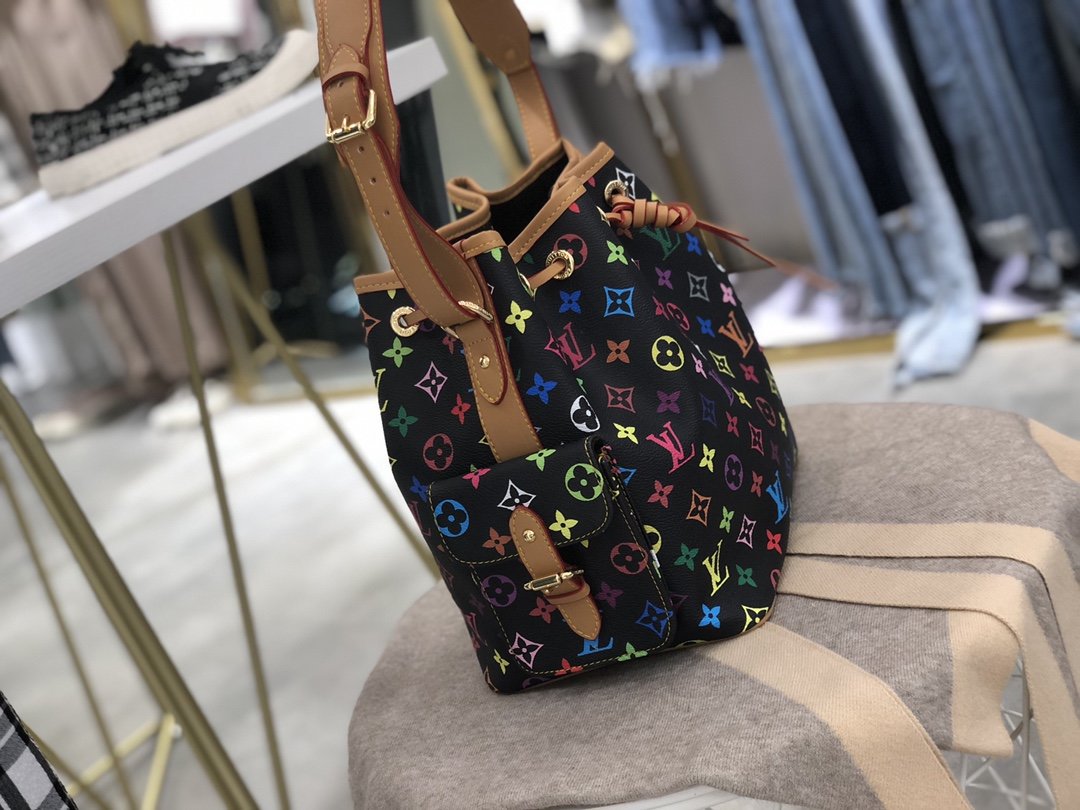 ルイヴィトン Louis Vuitton バッグ 実物の写真  N品スーパーコピー靴代引き可能国内発送後払い安全必ず届く信用できるサイト