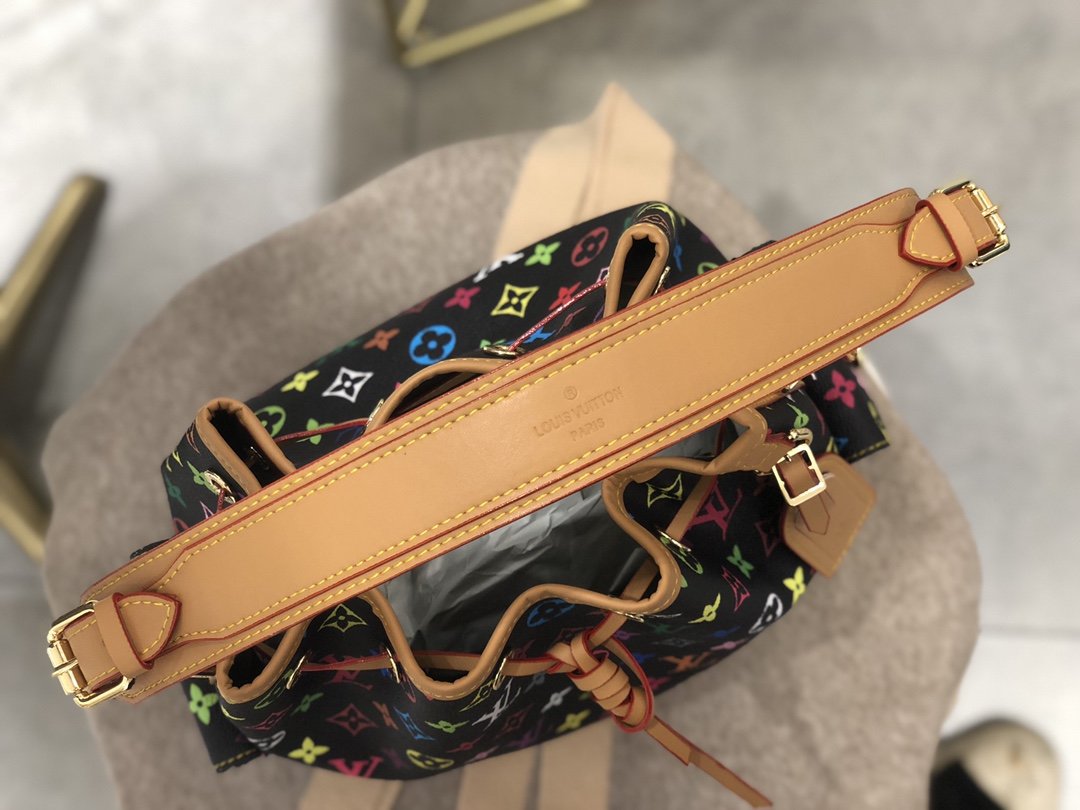 ルイヴィトン Louis Vuitton バッグ 実物の写真  N品スーパーコピー靴代引き可能国内発送後払い安全必ず届く信用できるサイト