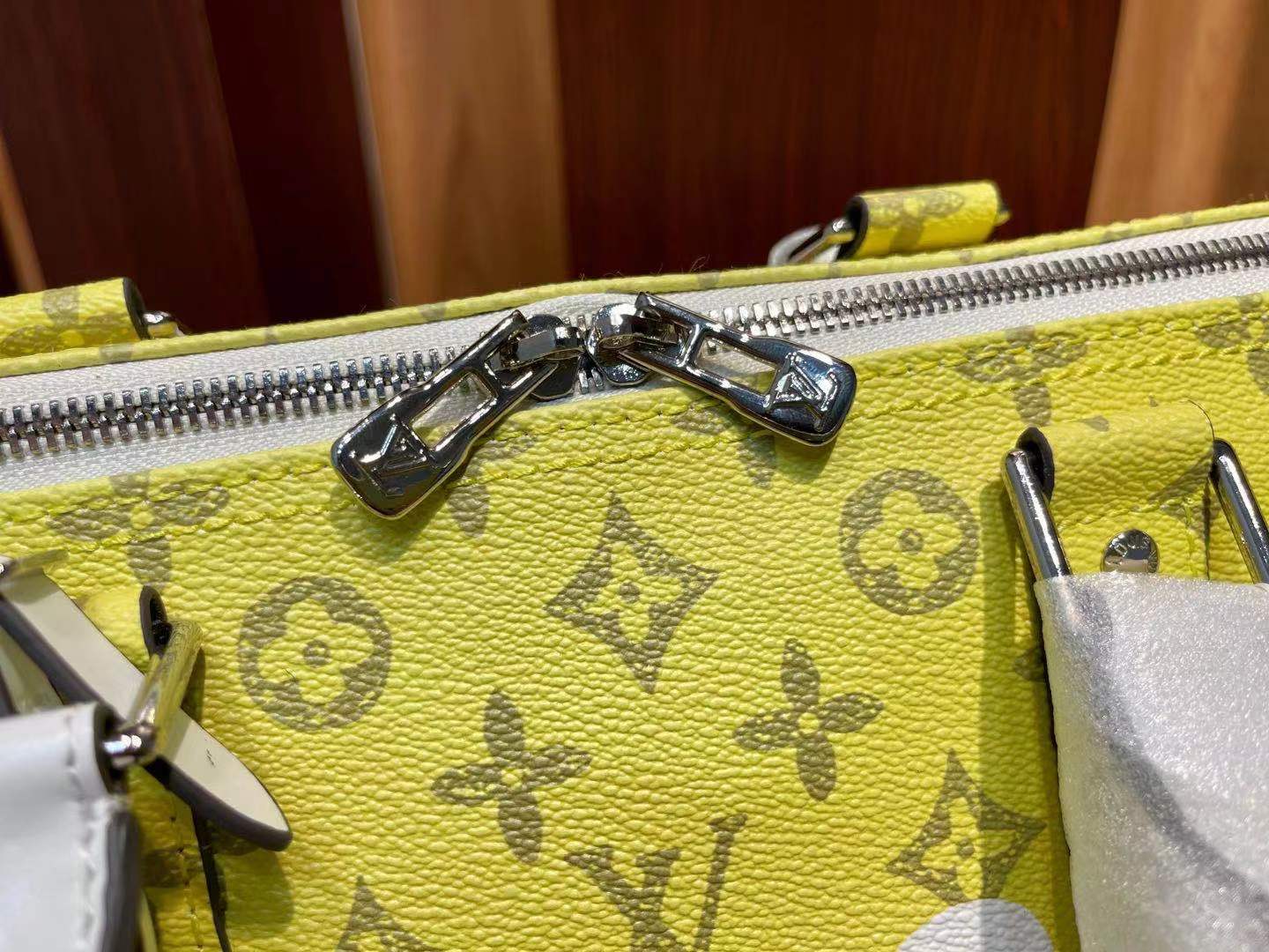 ルイヴィトン Louis Vuitton バッグ 実物の写真  N品スーパーコピーバッグ代引き可能国内発送後払い安全必ず届く信用できるサイト