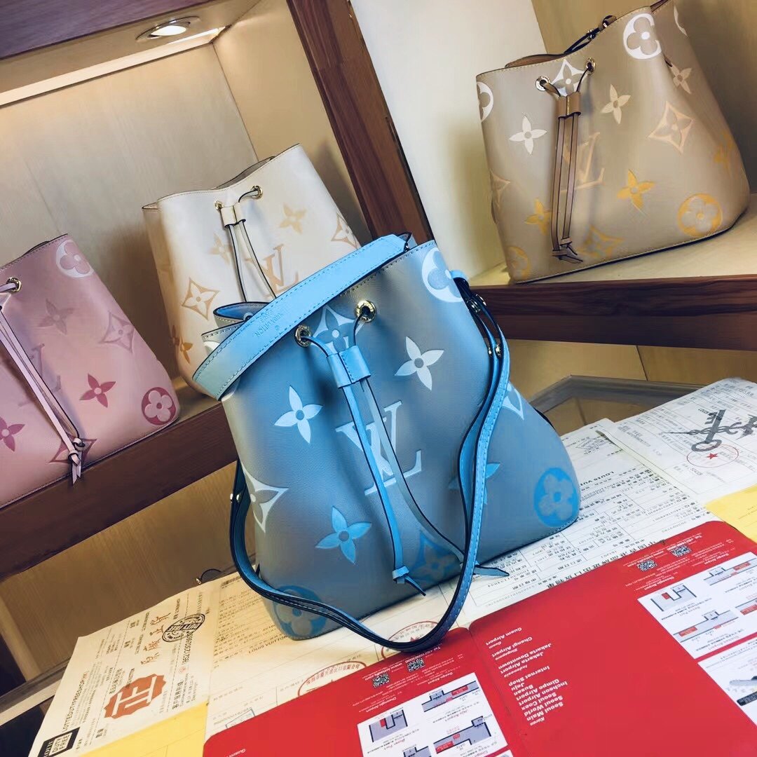 ルイヴィトン Louis Vuitton バッグ 実物の写真  N品スーパーコピーバッグ代引き可能国内発送後払い安全必ず届く信用できるサイト